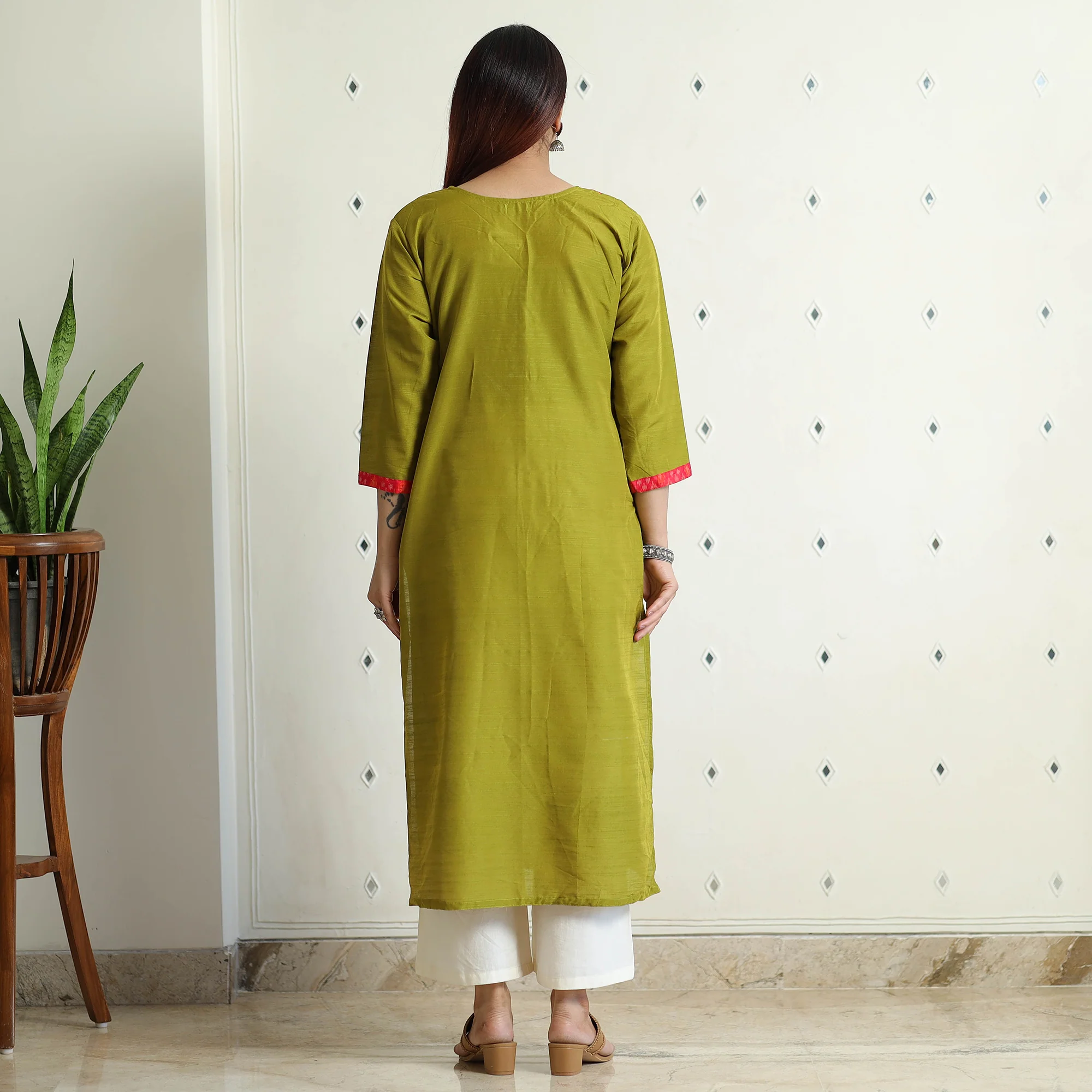 Green - Plain Solid Slub Silk Straight Kurta - Image 7