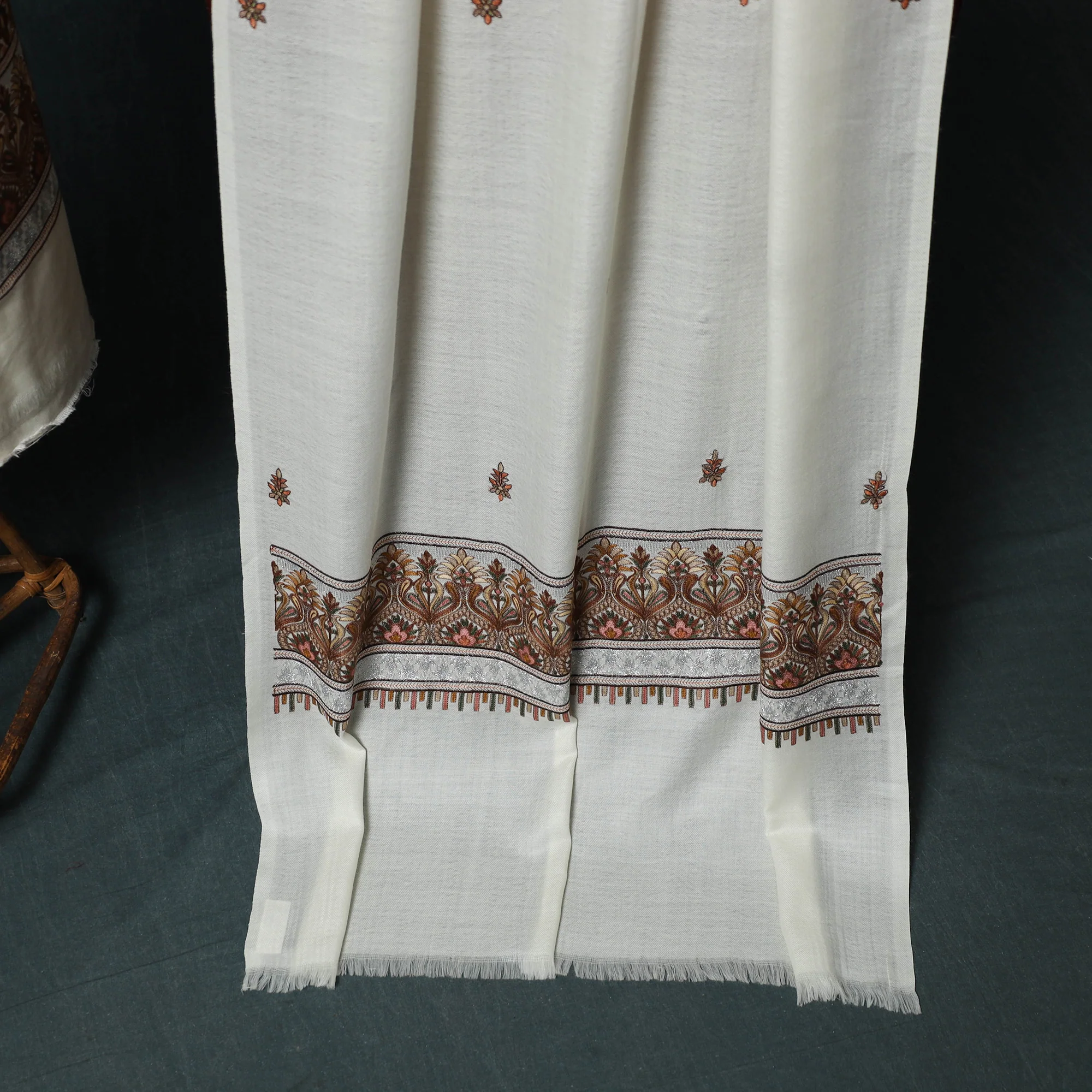 White - 3pc Heavy Chain Stitch Embroidered Wool Unstitched Dress Material Suit Set 37 - Image 4