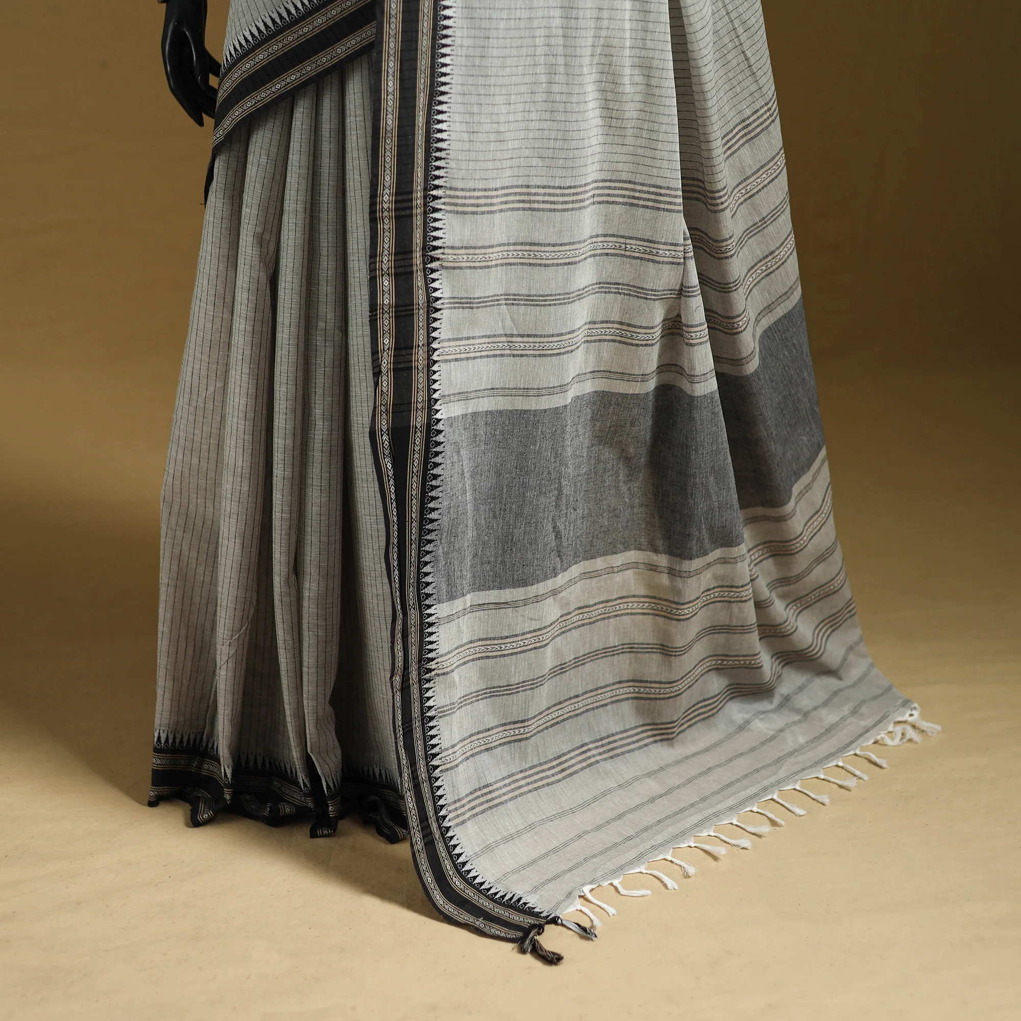 Grey - Bengal Handwoven Cotton Begumpuri Saree 04 - Image 4