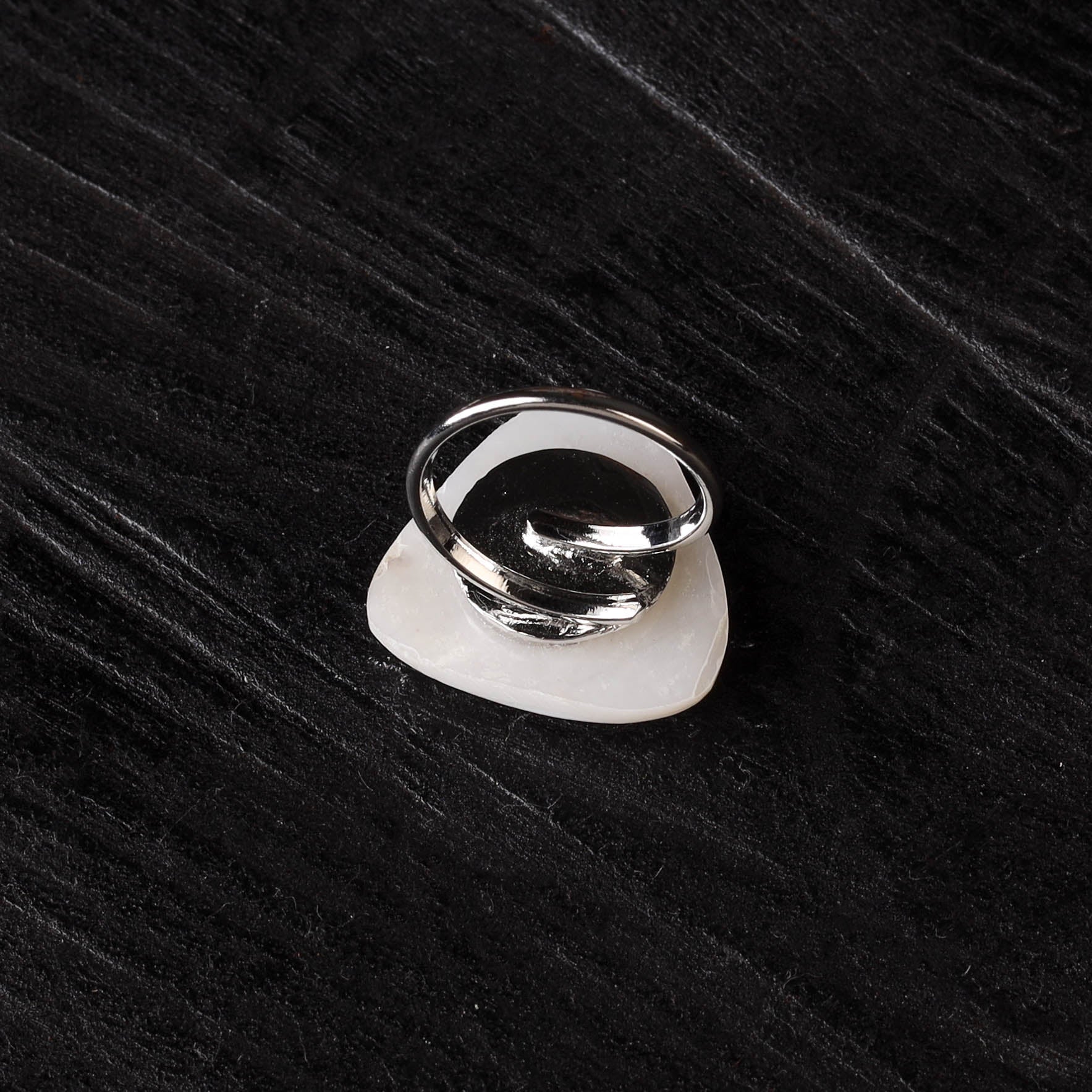 White - Handcrafted Seashell Ring (Adjustable) 27 - Image 3