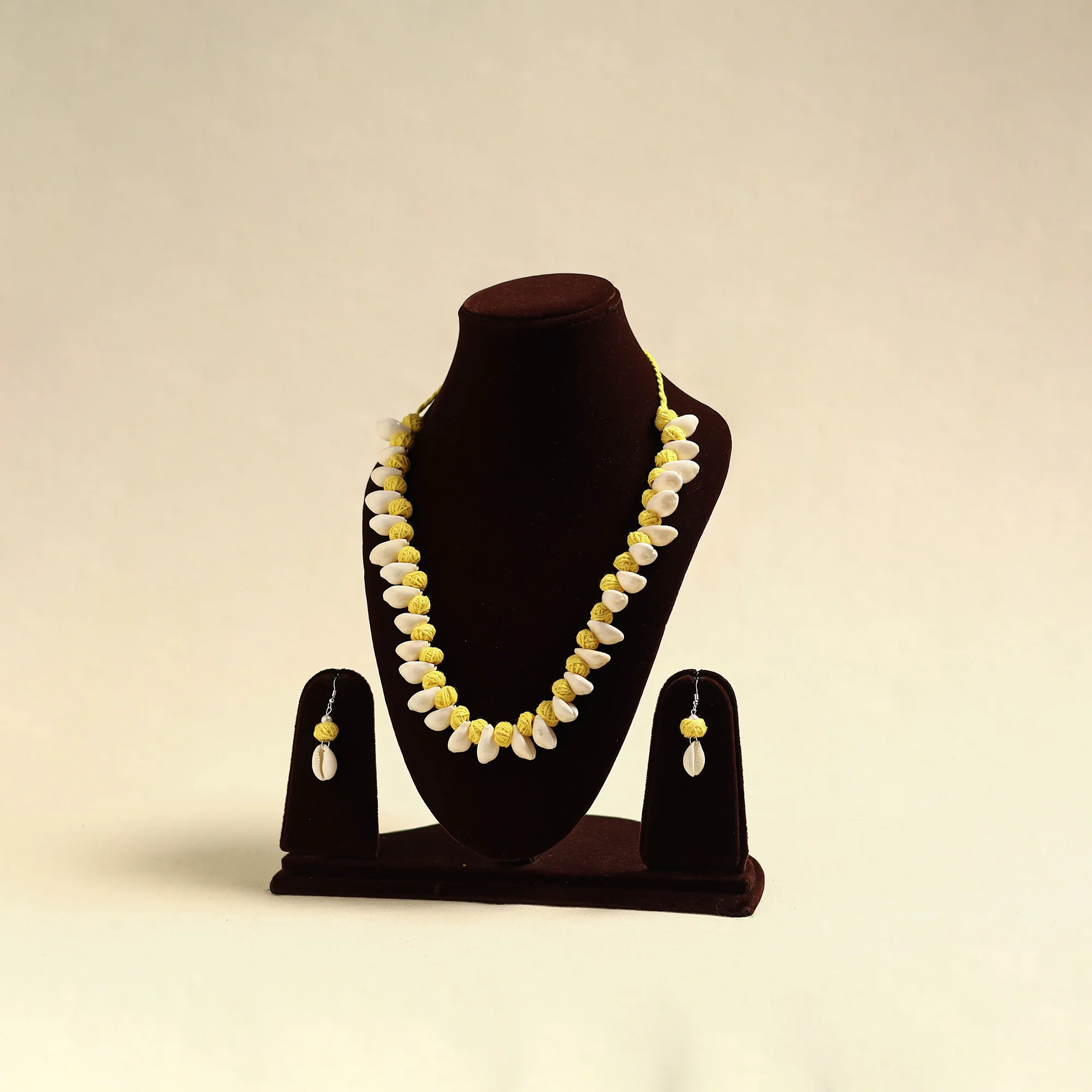 Handcrafted Thread Beads Shell Work Necklace Set 09