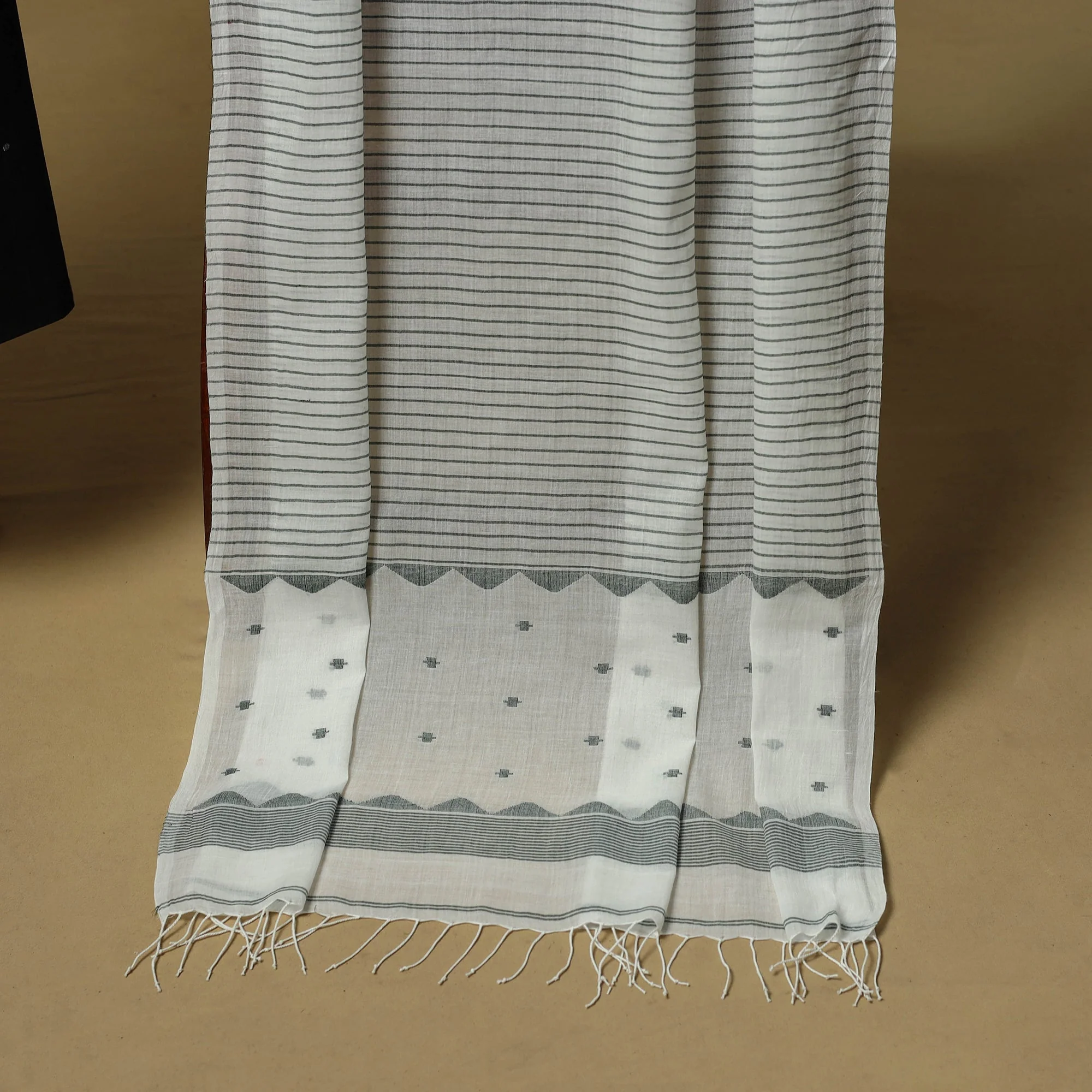 Green - Handspun Handloom Phulia Jamdani Fine Cotton 2pc Unstitched Dress Material 07 - Image 4