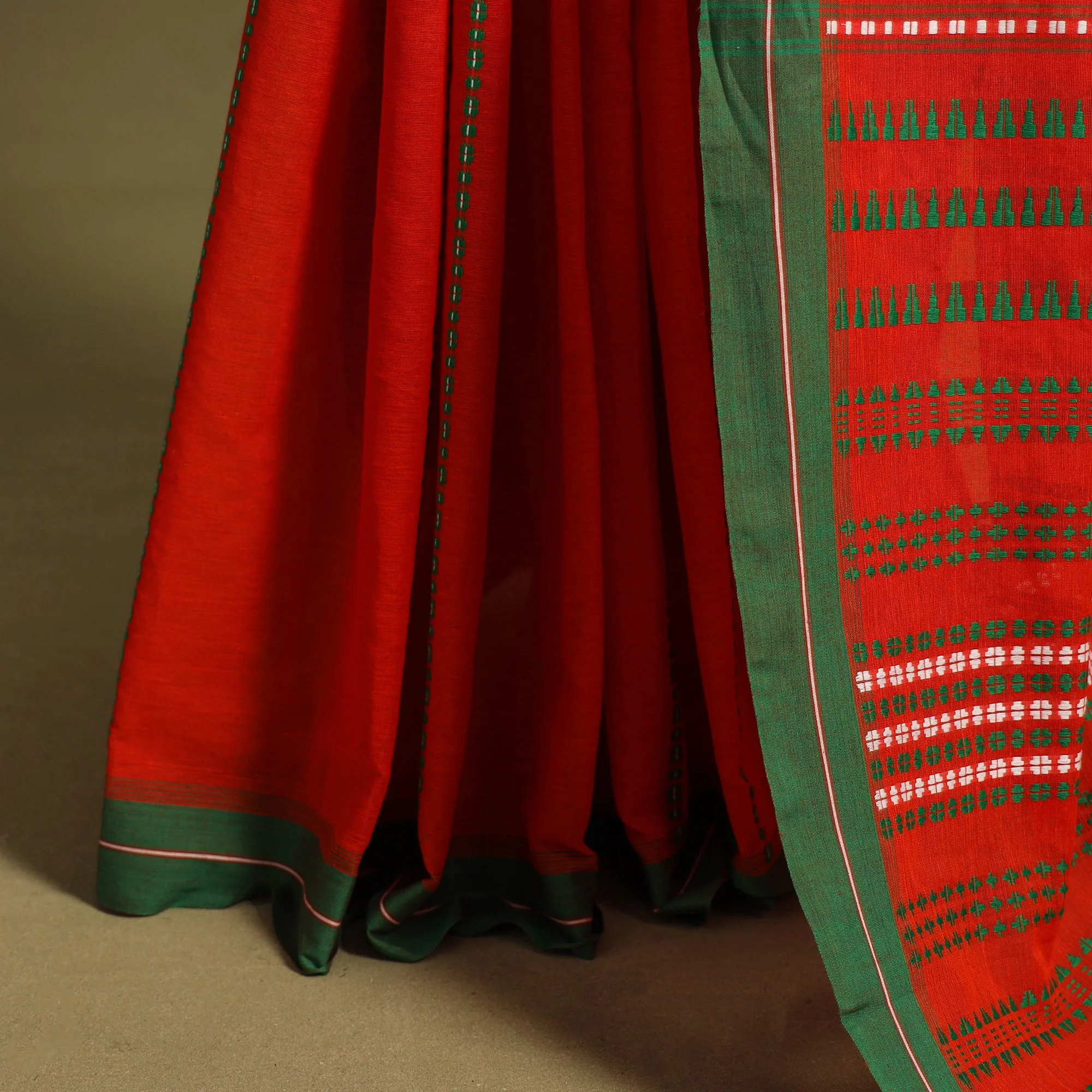 Red - Handwoven Cotton Begumpuri Saree 08 - Image 4