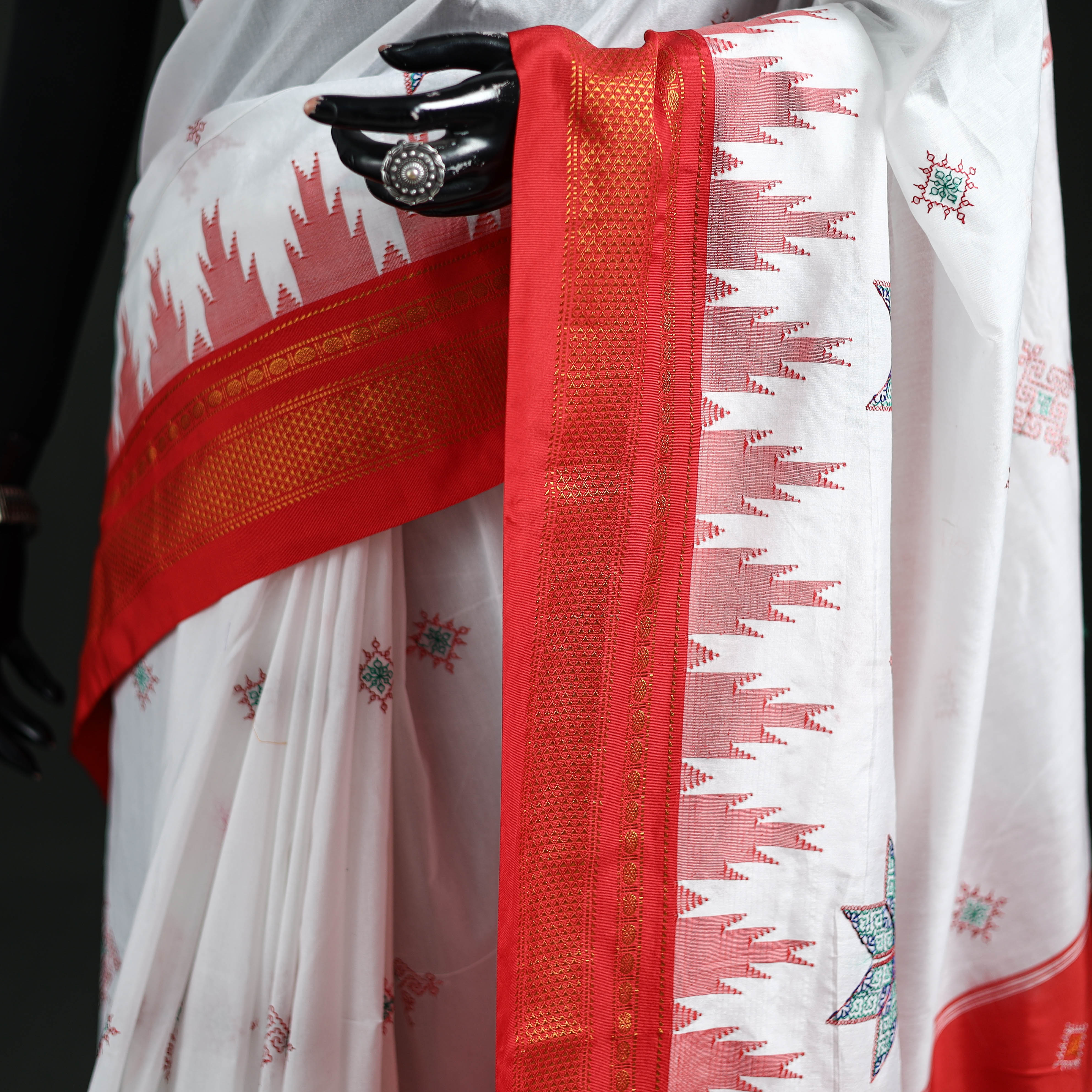 Ilkal Weave Kasuti Work Silk Cotton Zari Border Saree with Blouse Piece 11 - Image 3