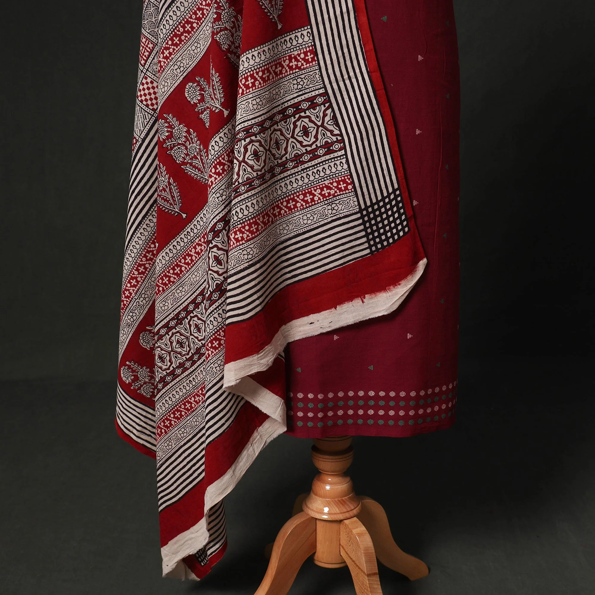 Maroon - Jacquard Cotton 2pc Unstitched Dress Material Kurta Set with Jewellery Set 14 - Image 4