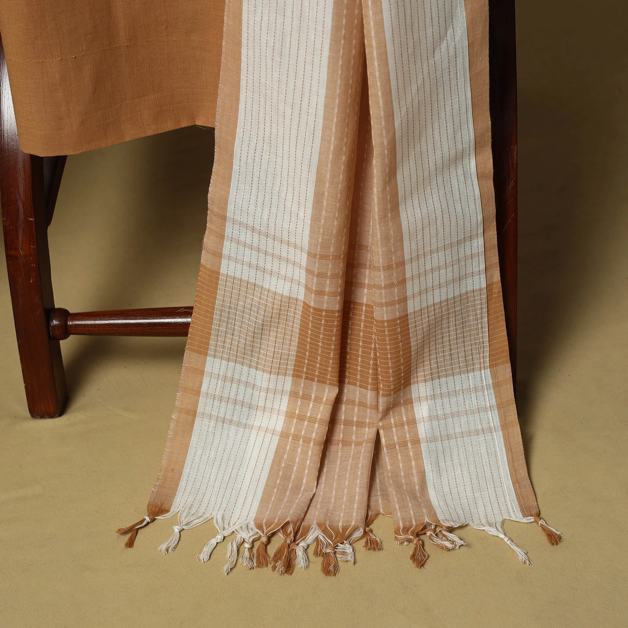 White - Jacquard Cotton 3pc Unstitched Dress Material 138 - Image 4