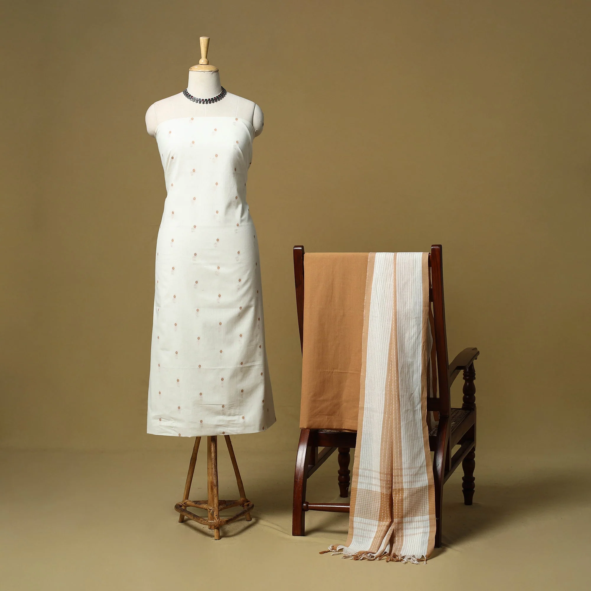 White - Jacquard Cotton 3pc Unstitched Dress Material 141