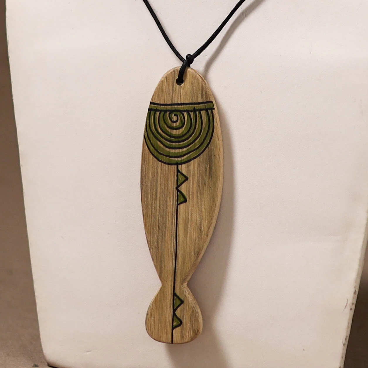 Kerala Mural Handpainted Bamboo Fish Necklace 150 - Image 2
