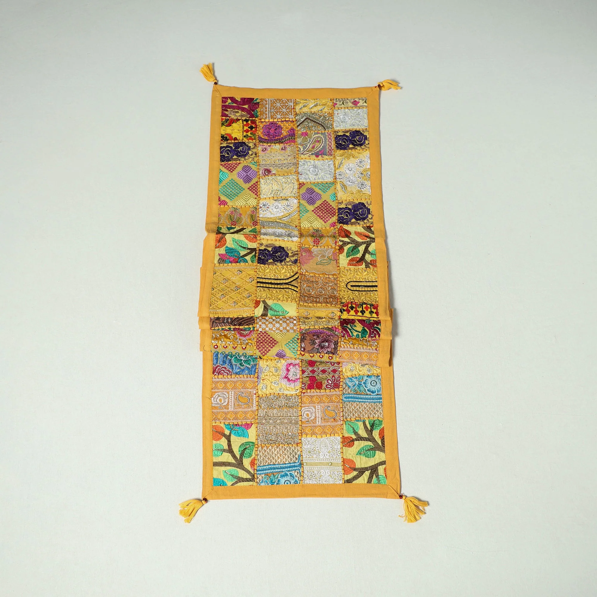Khambadiya Patchwork Table Runner (73 x 17 in) 14 - Image 3