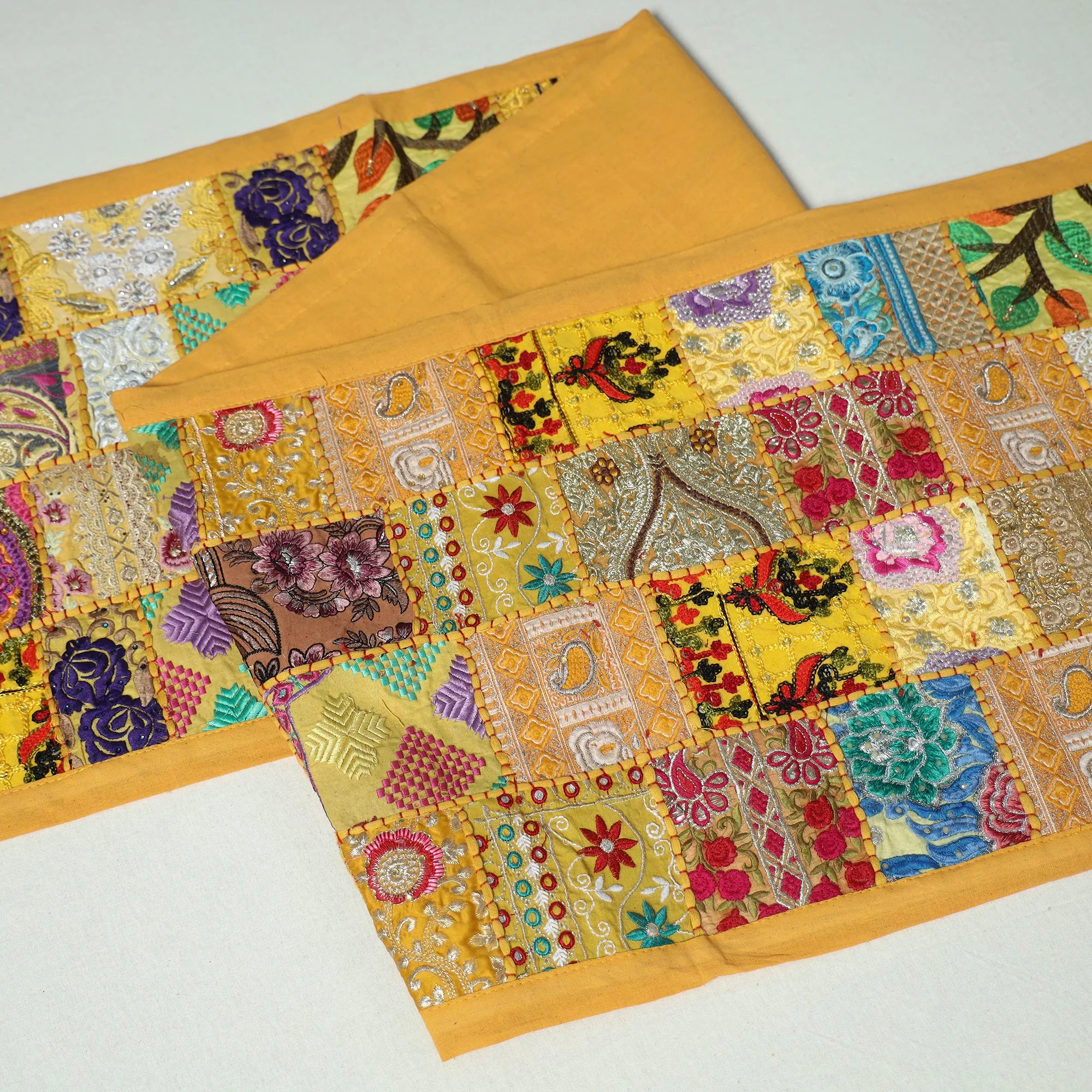 Khambadiya Patchwork Table Runner (73 x 17 in) 14 - Image 4