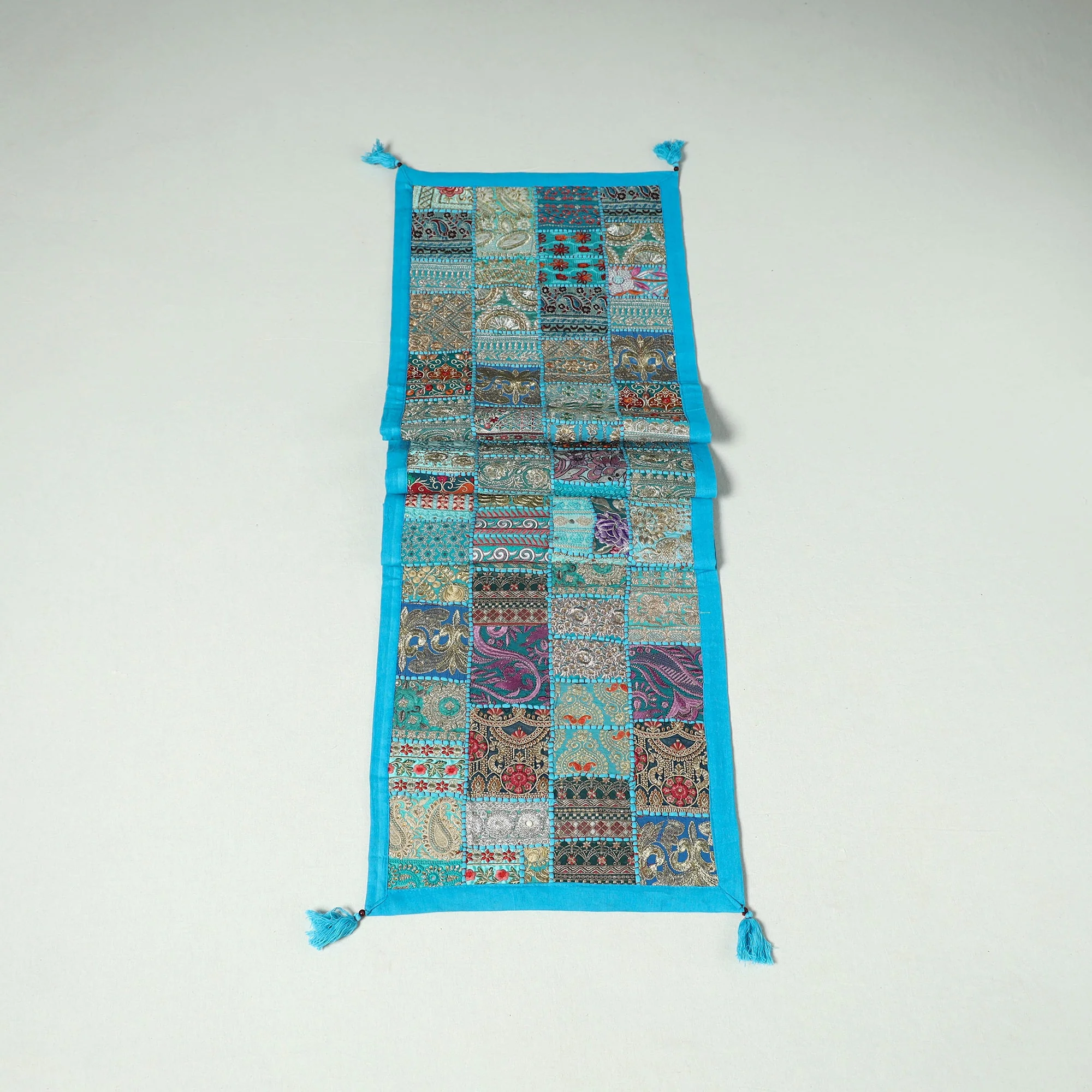 Khambadiya Patchwork Table Runner (73 x 17 in) 15 - Image 3