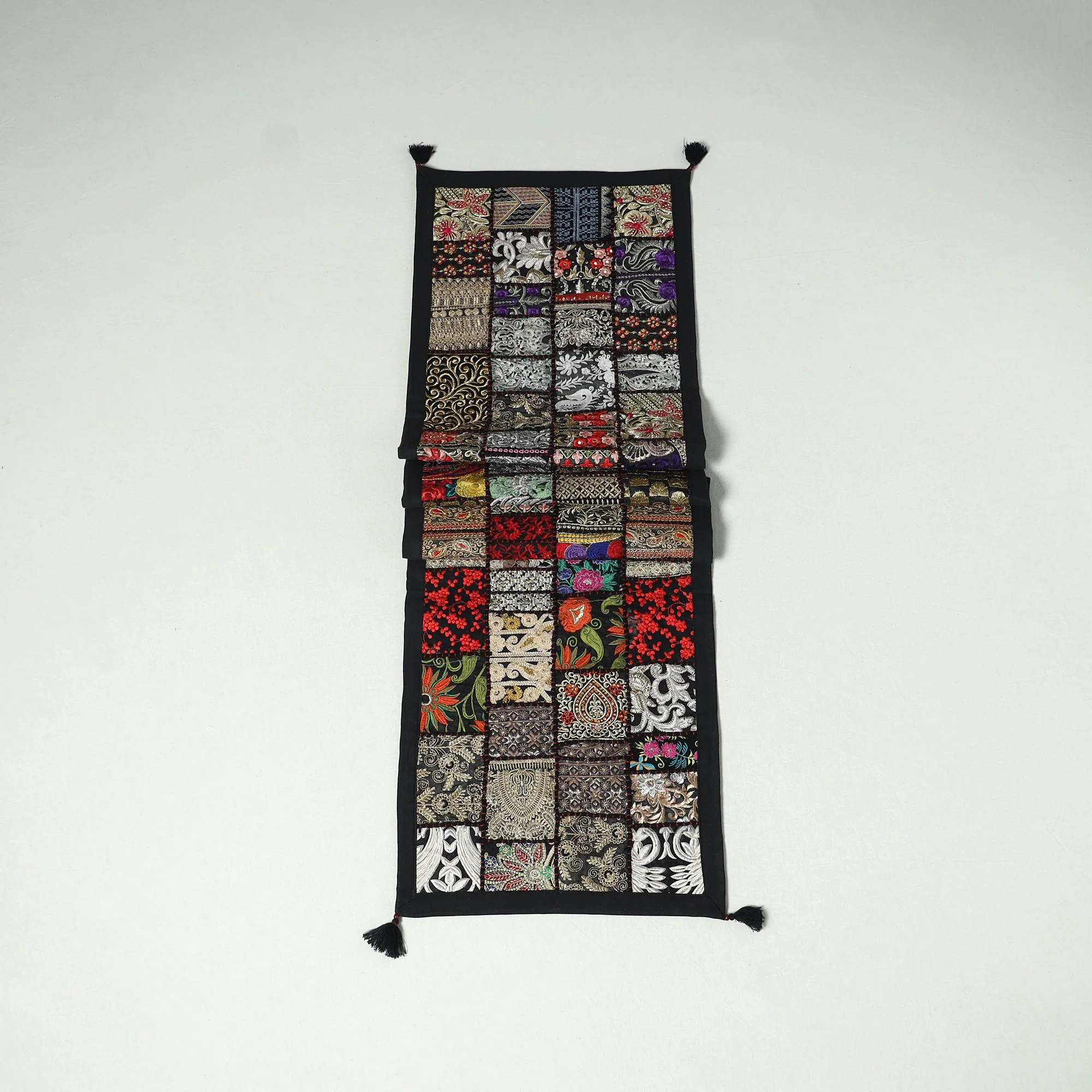 Khambadiya Patchwork Table Runner (73 x 17 in) 21 - Image 3
