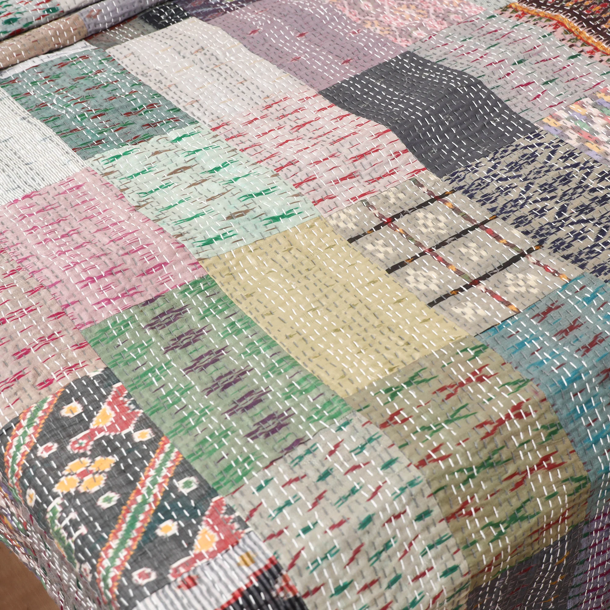 Grey - Khambadiya Tagai Patchwork Quilt / Gudri / Blanket 29 - Image 3