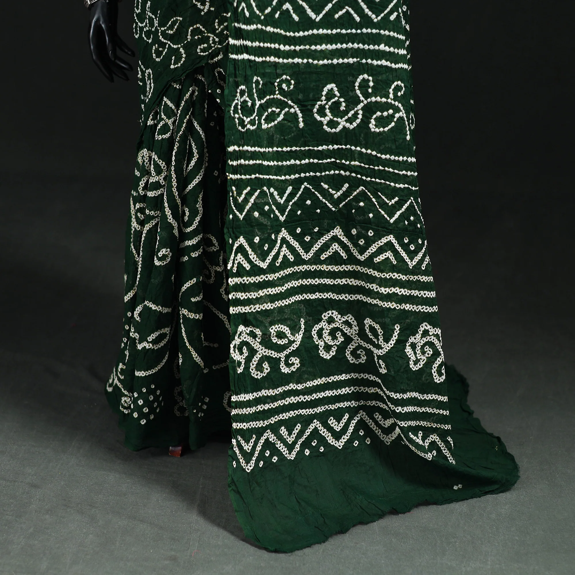 Green - Kutch Bandhani Tie-Dye Cotton Saree 80 - Image 4
