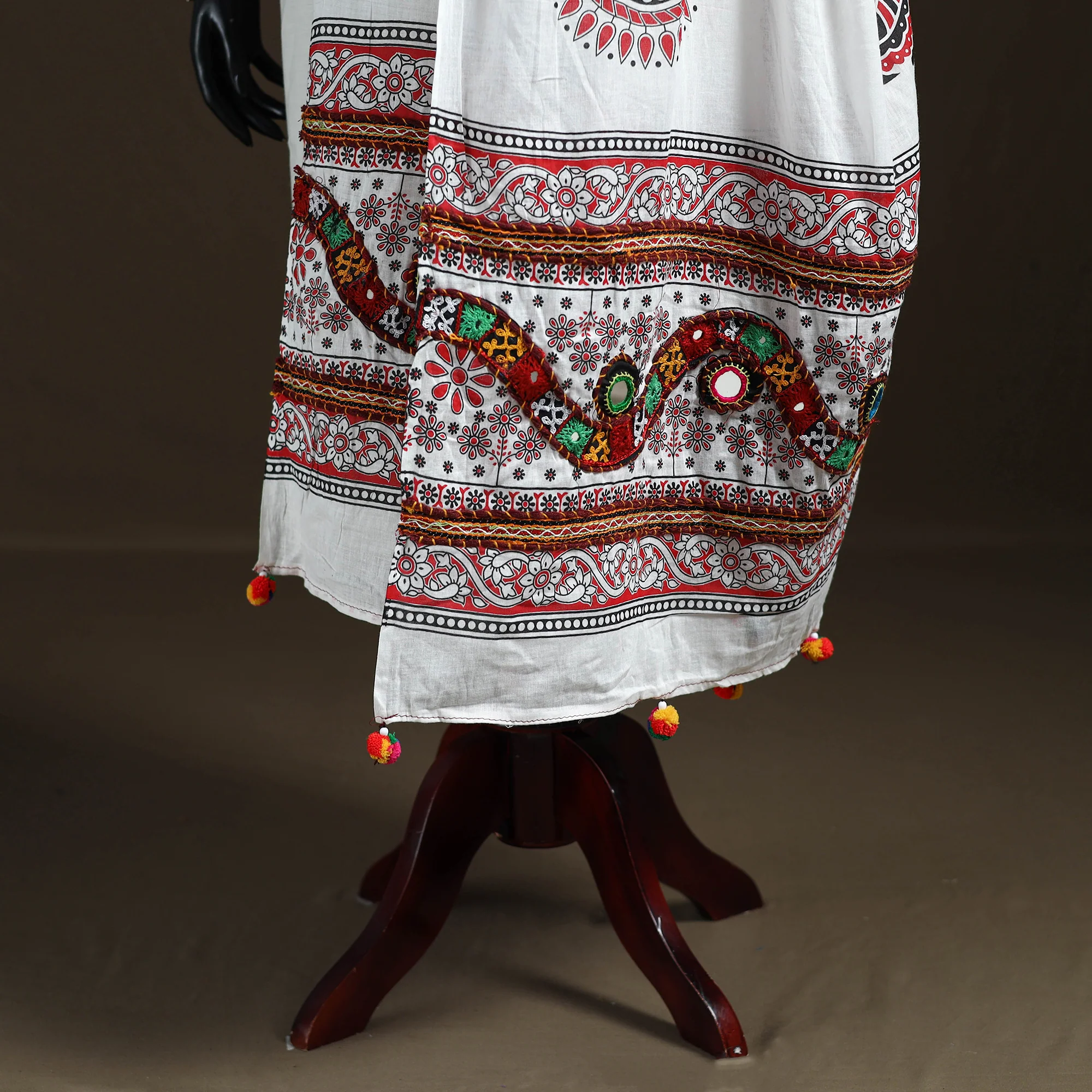 White - Kutch Hand Embroidered Mirror Work Printed Cotton Dupatta 03 - Image 4