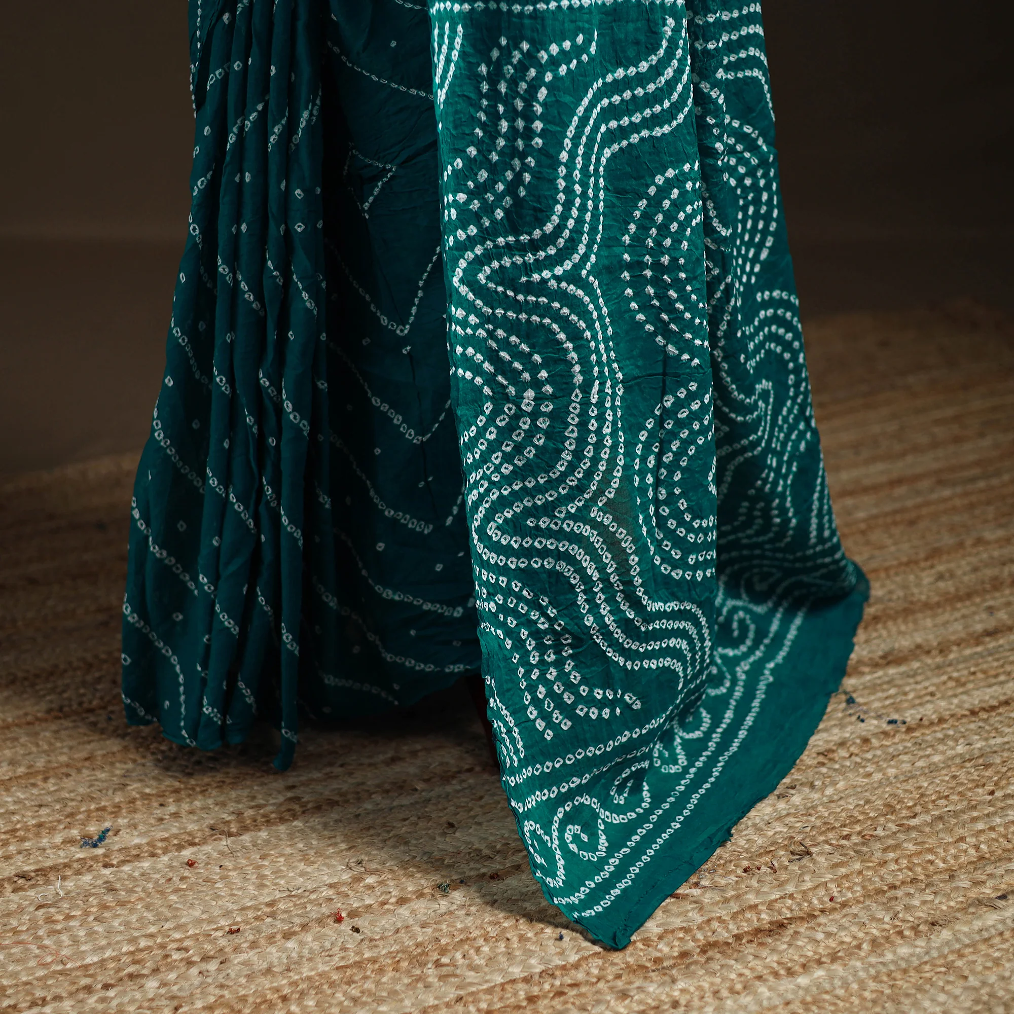 Green - Kutch Tie-Dye Pure Mul Cotton Rai Bandhani Saree with Blouse Piece 07 - Image 5
