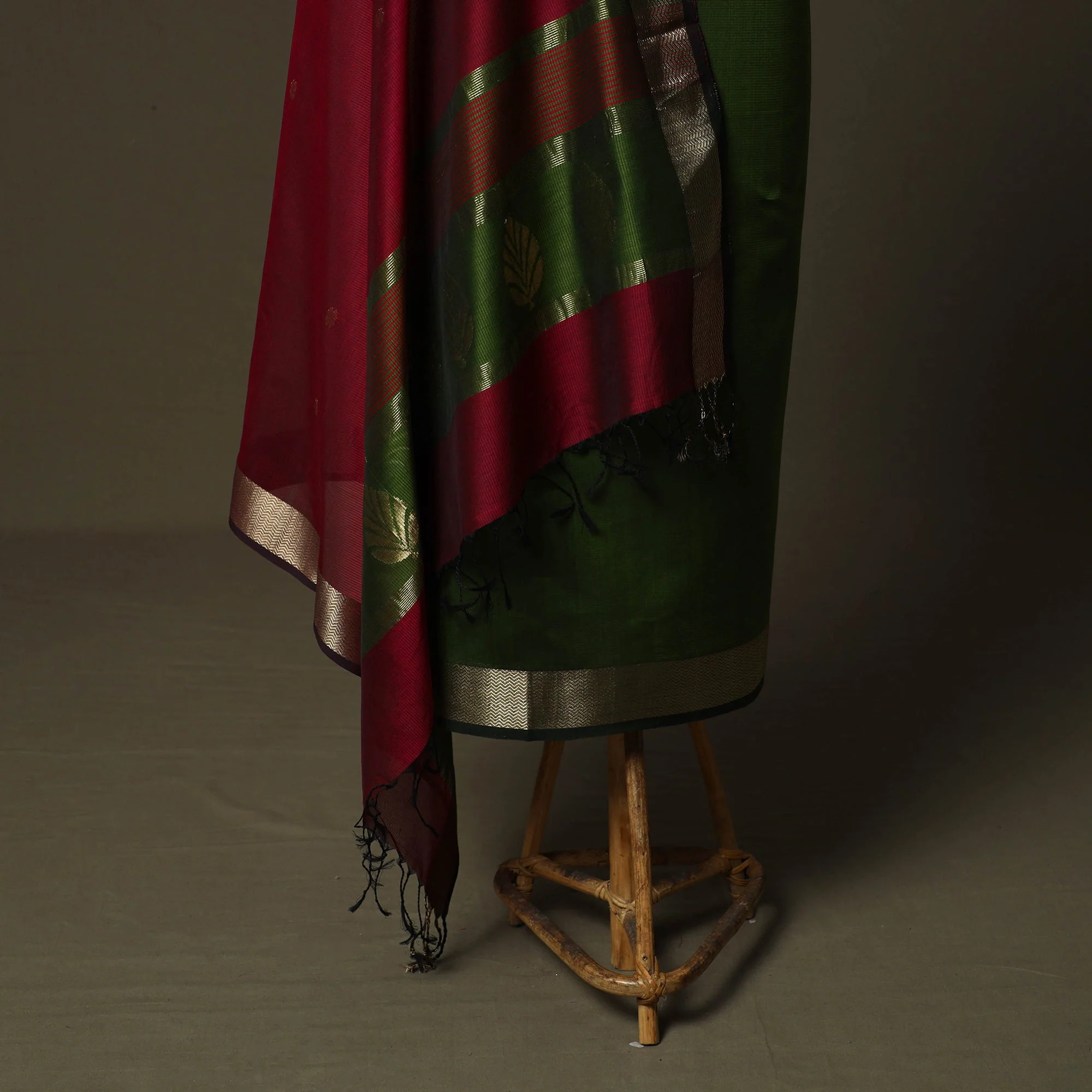 Maheshwari Silk Handloom 2pc Unstitched Dress Material with Zari Border 12 - Image 4