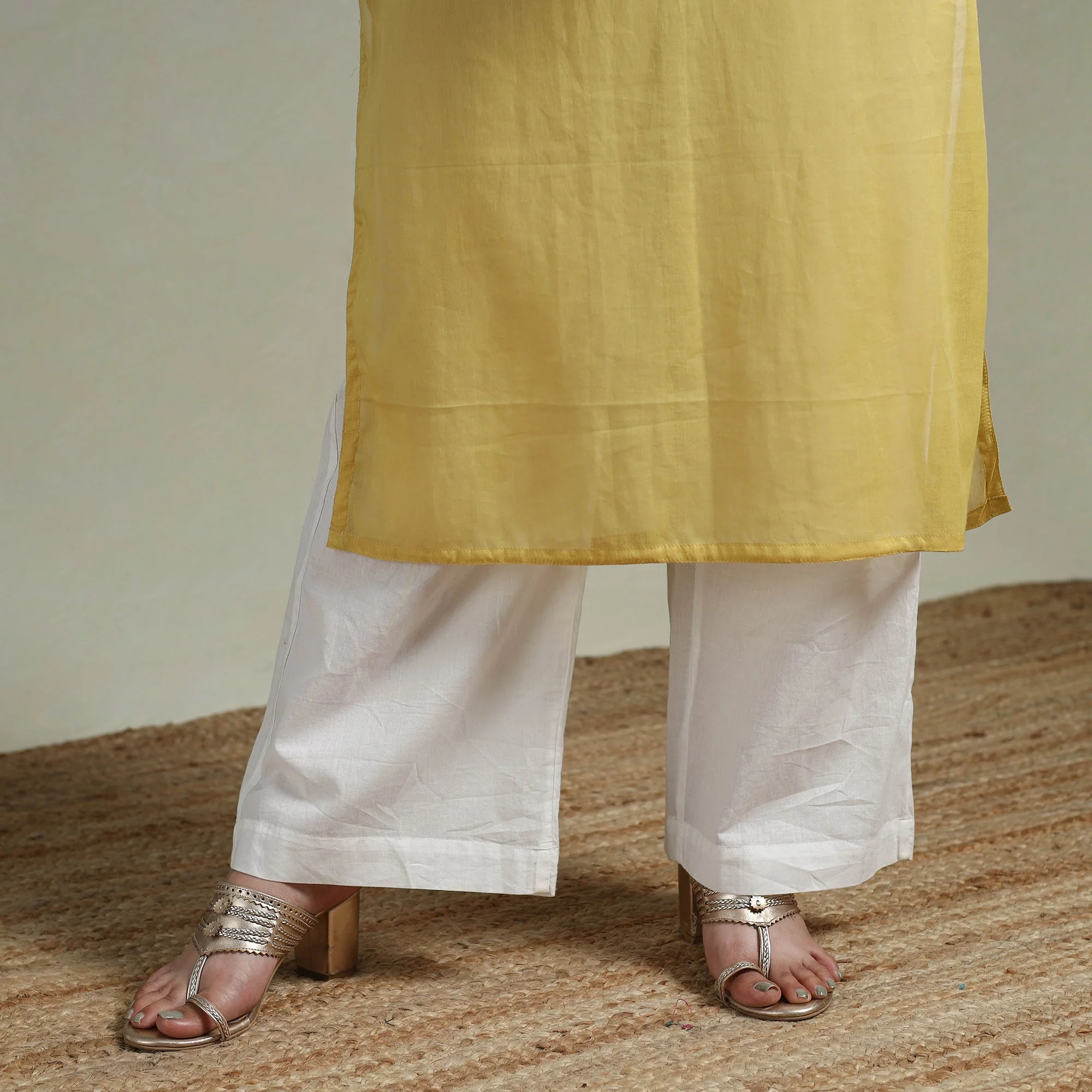 Yellow - Mulmalai Cotton Plain Dyed Straight Kurta for women 04 - Image 4