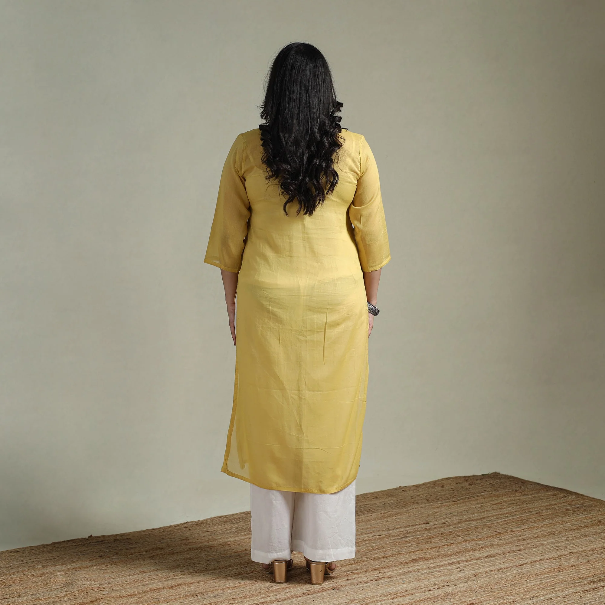 Yellow - Mulmalai Cotton Plain Dyed Straight Kurta for women 04 - Image 5