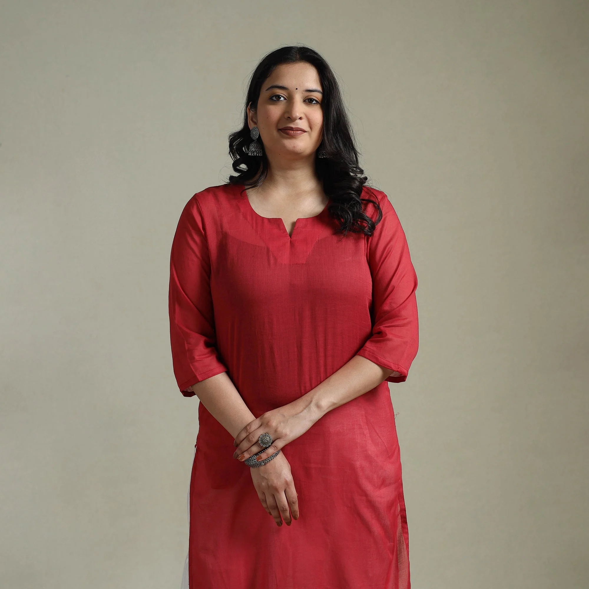 Red - Mulmalai Cotton Plain Dyed Straight Kurta for women 05 - Image 3