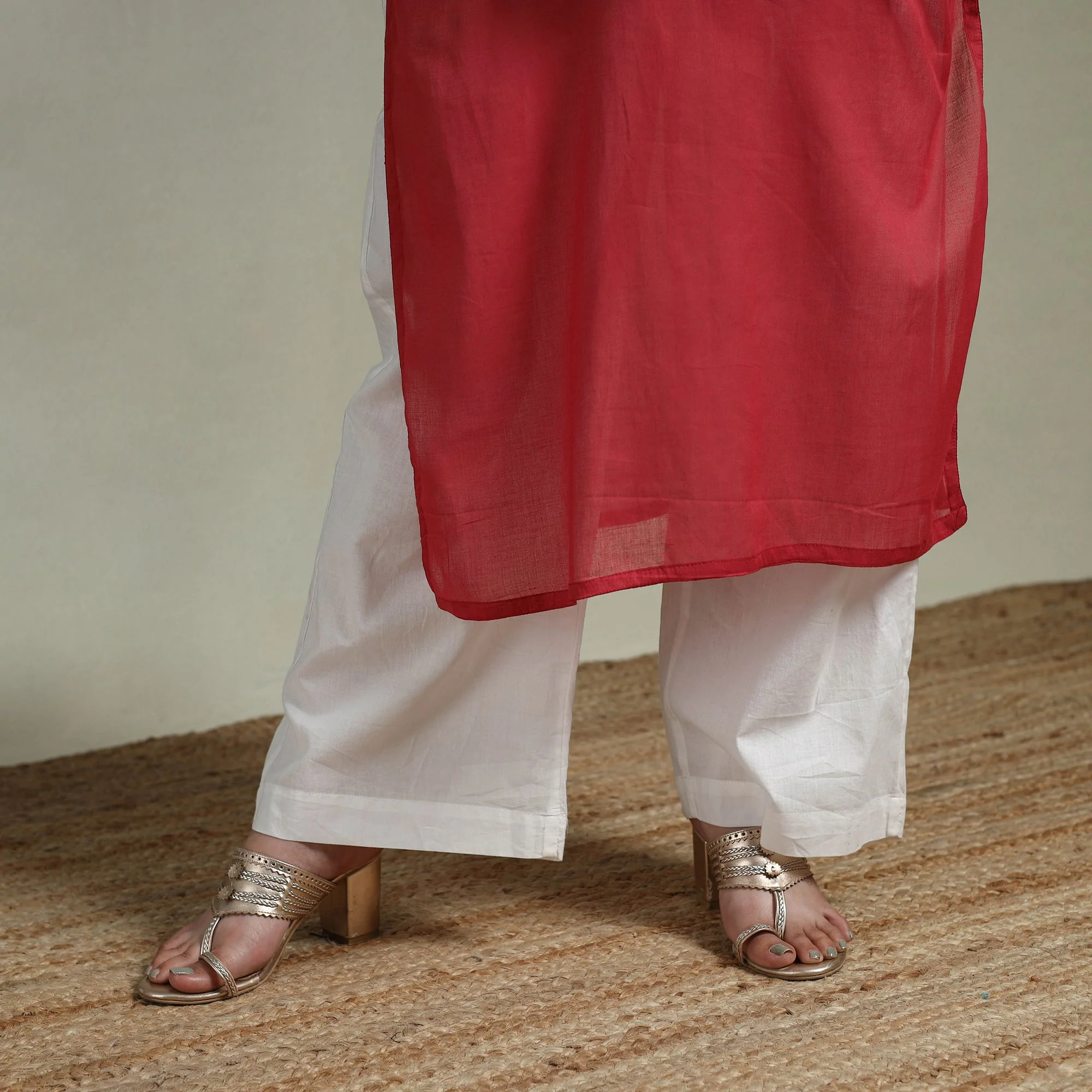 Red - Mulmalai Cotton Plain Dyed Straight Kurta for women 05 - Image 4