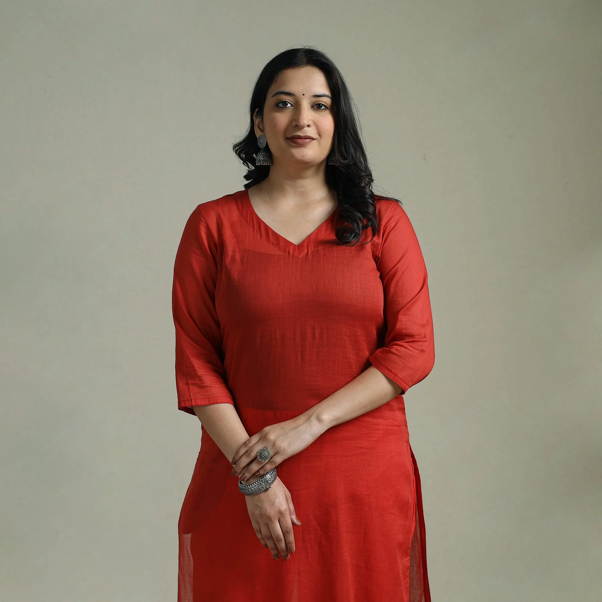 Red - Mulmalai Cotton Plain Dyed Straight Kurta for women 02 - Image 3