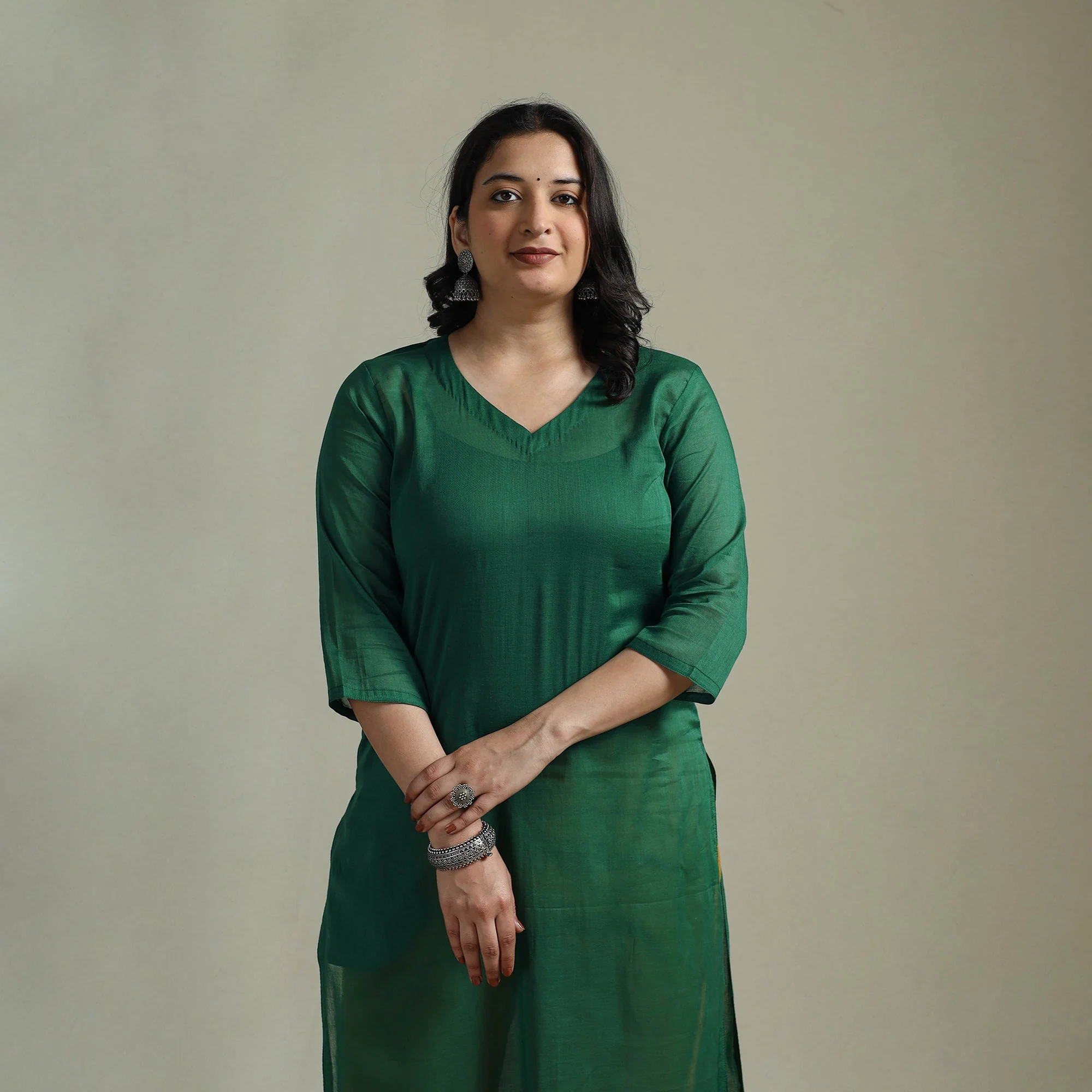 Green - Mulmalai Cotton Plain Dyed Straight Kurta for women 08 - Image 3
