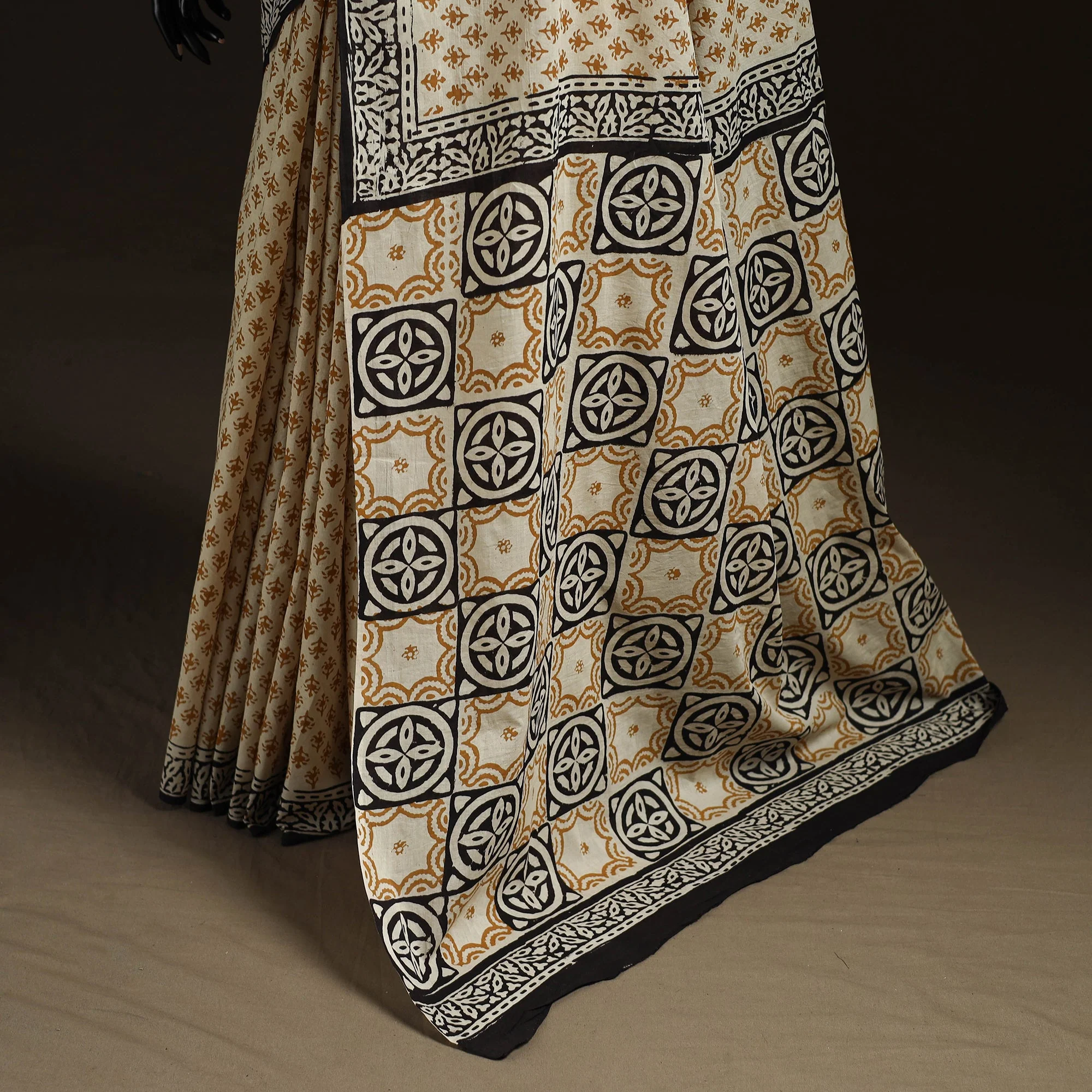 Beige - Natural Dyed Hand Block Print Pure Mul Cotton Bagru Saree 18 - Image 4