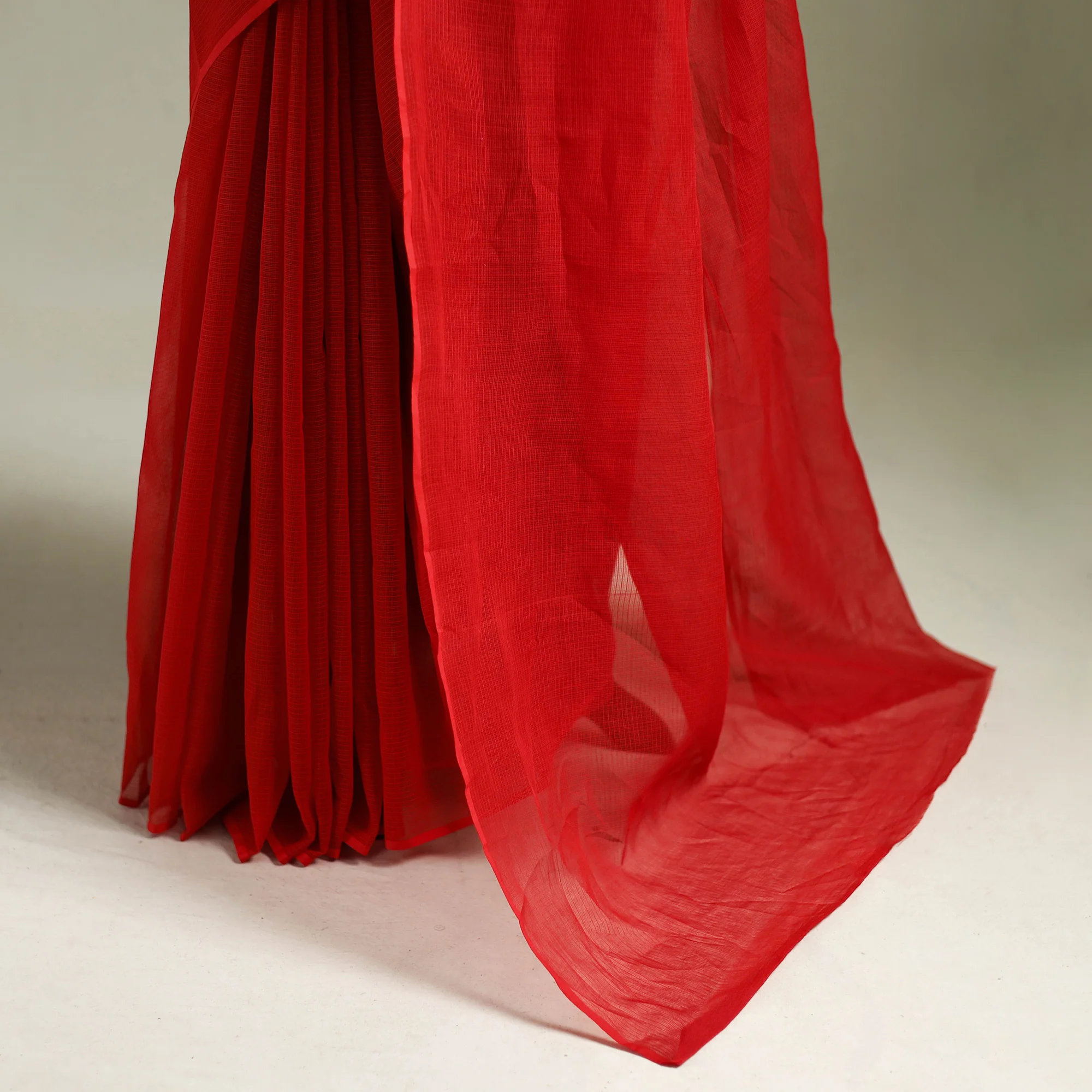 Red - Nazaakat Kota Doria Cotton Plain Saree with Blouse & Jewellery Set 105 - Image 4