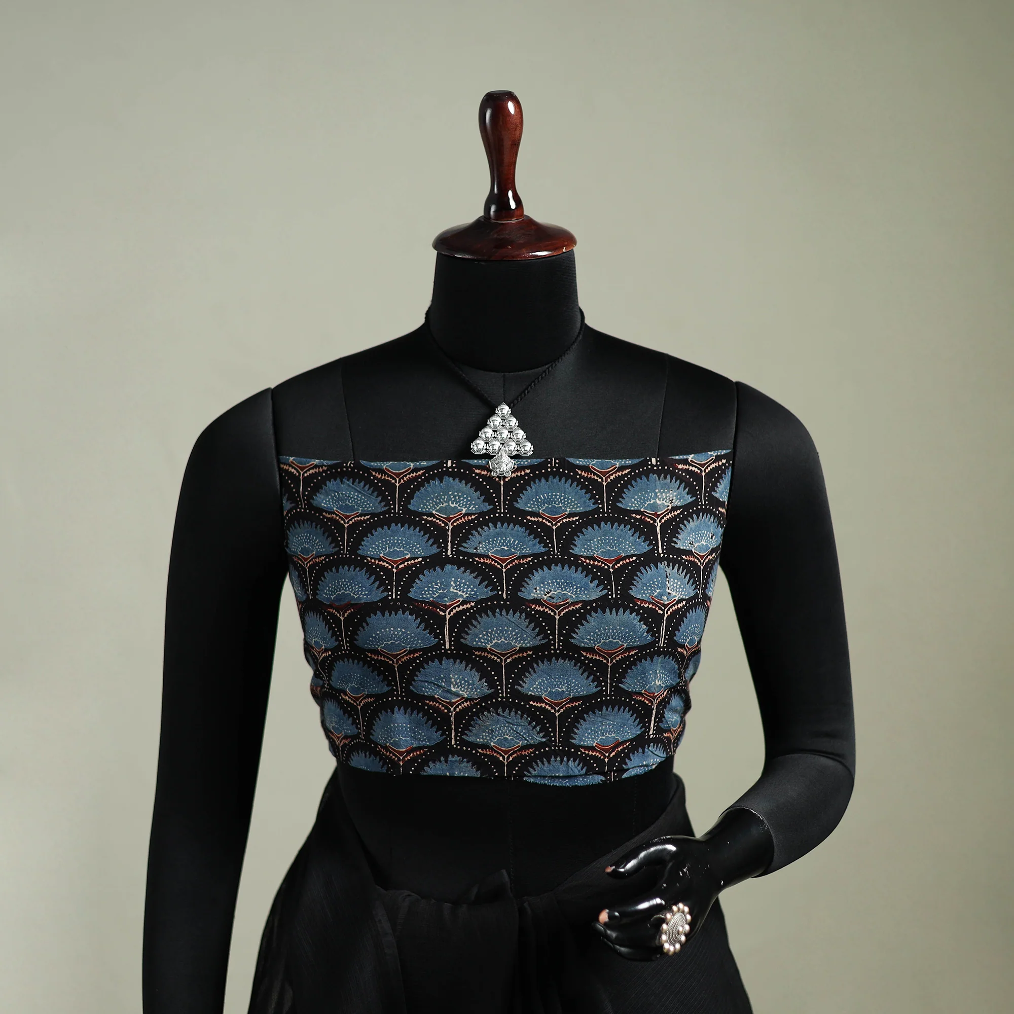 Black - Nazaakat Kota Doria Cotton Plain Saree with Blouse & Jewellery Set 13 - Image 2