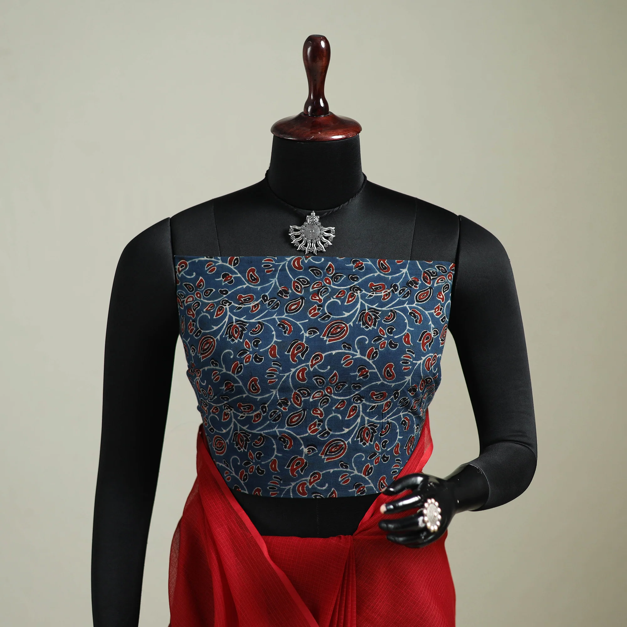 Red - Nazaakat Kota Doria Cotton Plain Saree with Blouse & Jewellery Set 150 - Image 2
