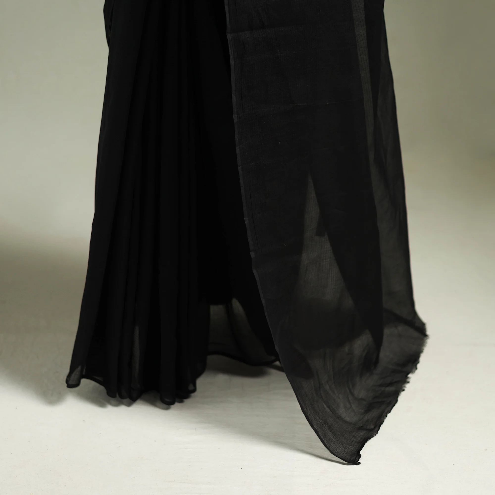 Black - Nazaakat Kota Doria Cotton Plain Saree with Blouse & Jewellery Set 38 - Image 4