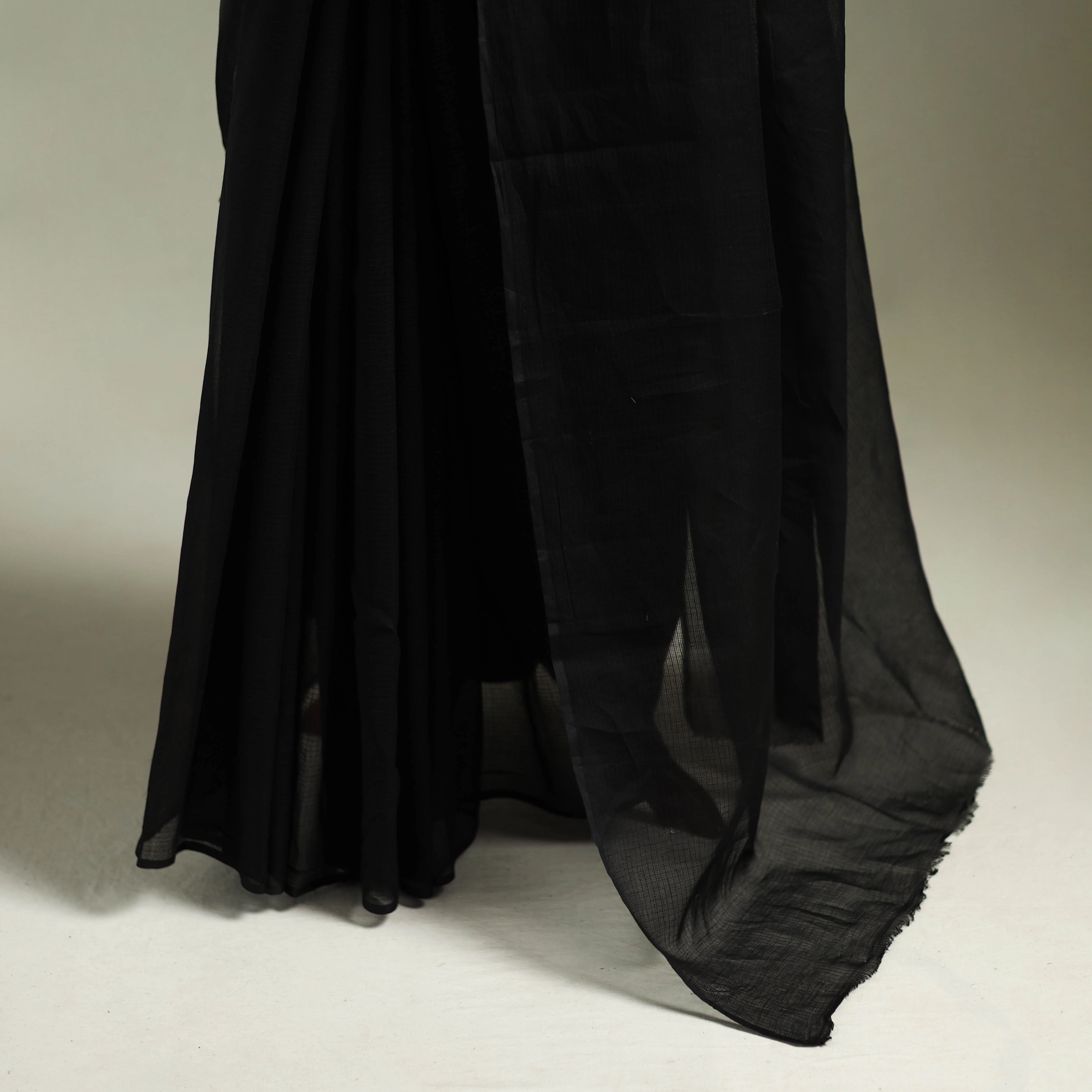 Black - Nazaakat Kota Doria Cotton Plain Saree with Blouse & Jewellery Set 40 - Image 4