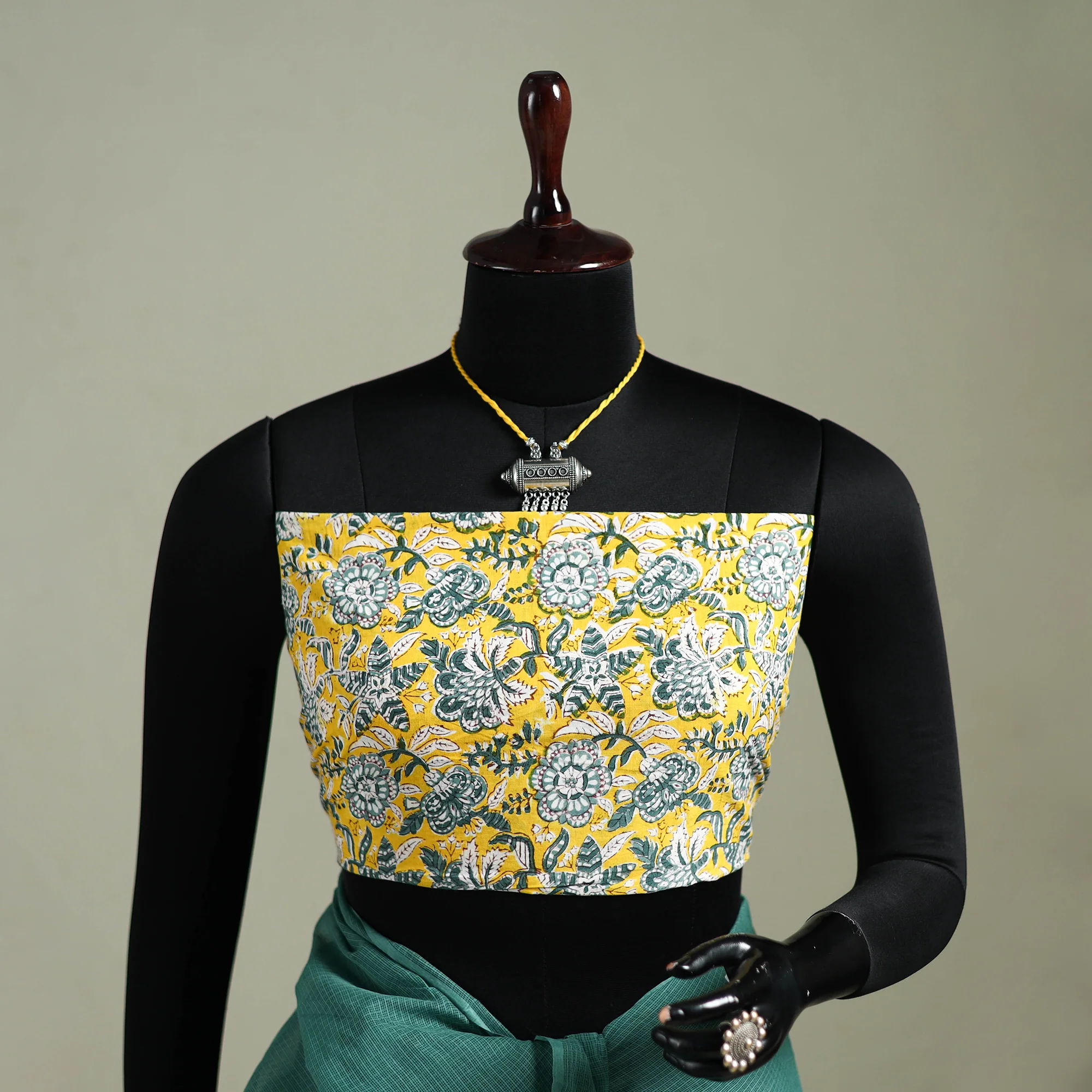 Green - Nazaakat Kota Doria Cotton Plain Saree with Blouse & Jewellery Set 56 - Image 2