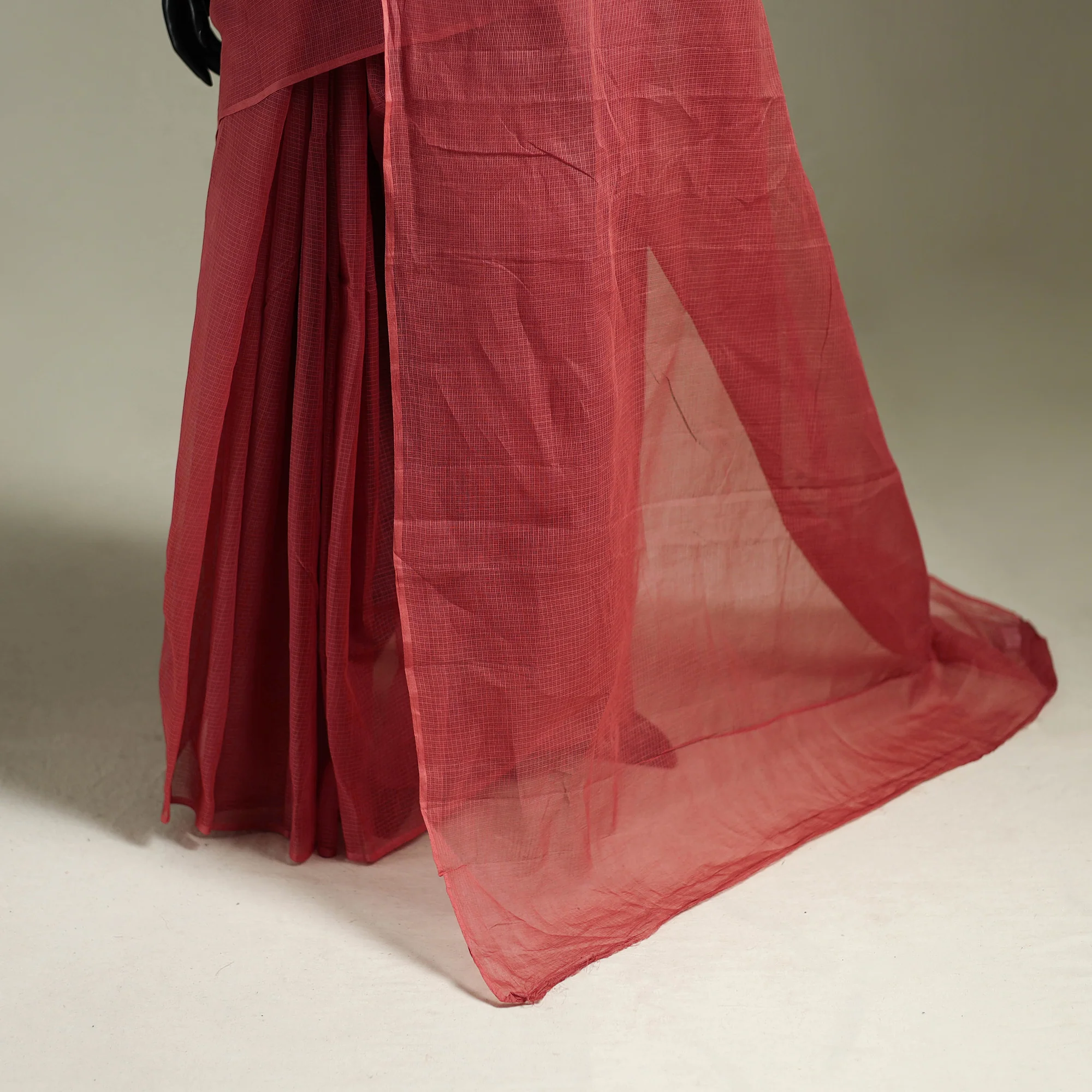 Red - Nazaakat Kota Doria Cotton Plain Saree with Blouse & Jewellery Set 63 - Image 4
