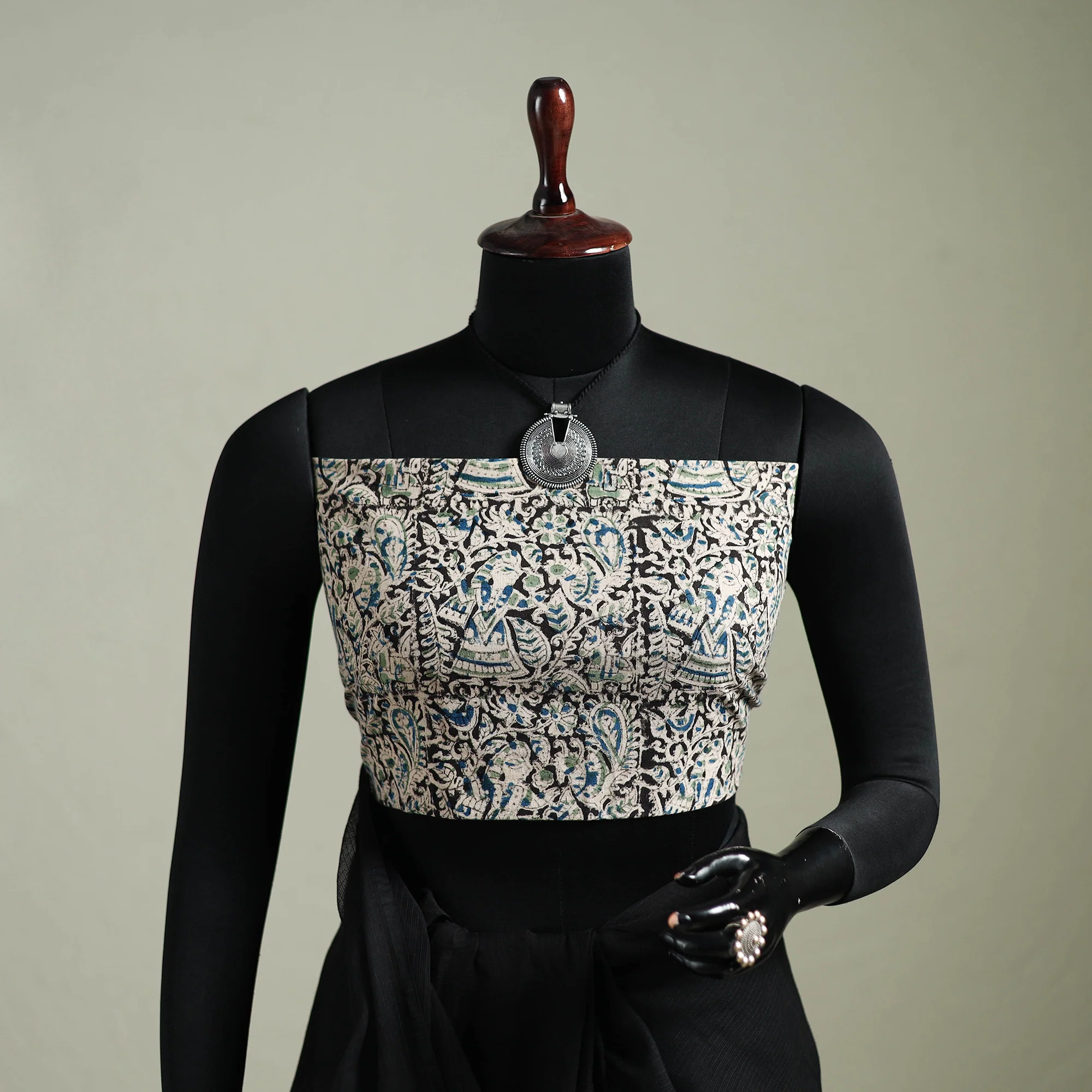 Black - Nazaakat Kota Doria Cotton Plain Saree with Blouse & Jewellery Set 04 - Image 2