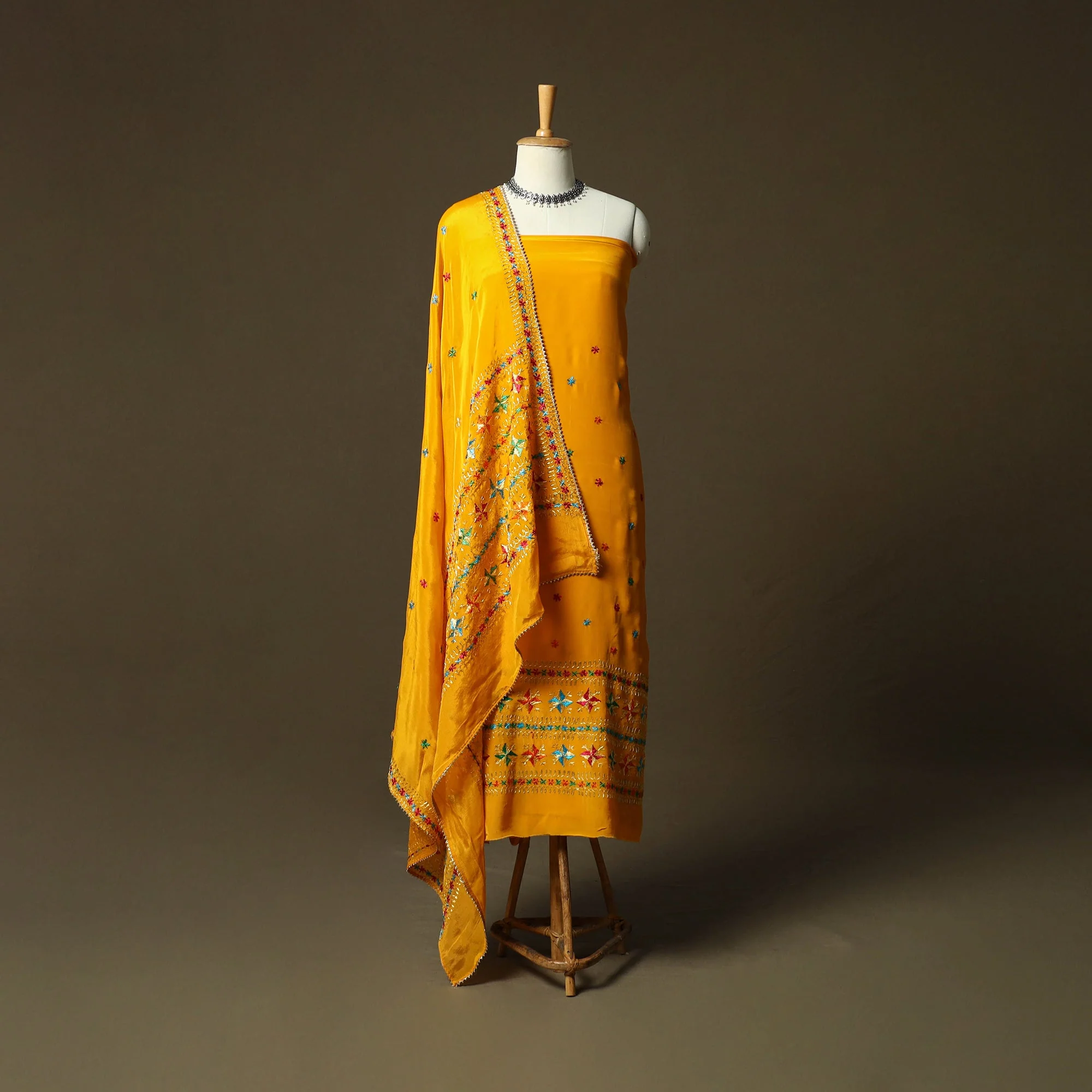 Phulkari Hand Embroidered Crepe Silk 3pc Unstitched Dress Material Suit Set 01