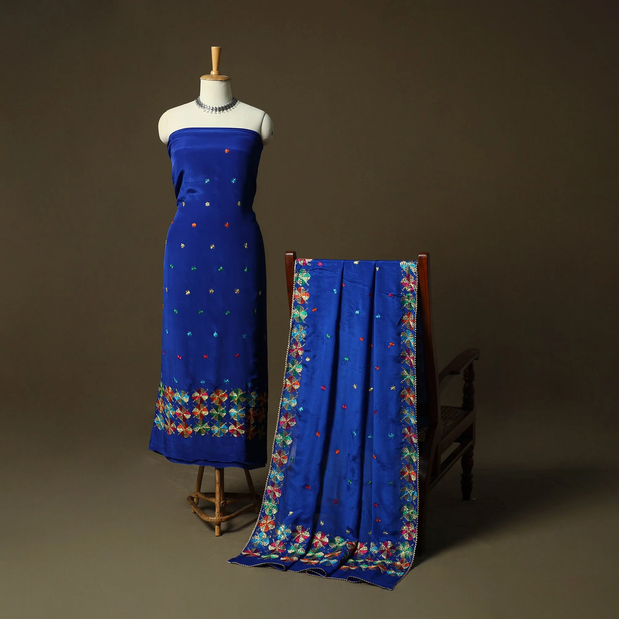 Phulkari Hand Embroidered Crepe Silk 3pc Unstitched Dress Material Suit Set 07 - Image 2
