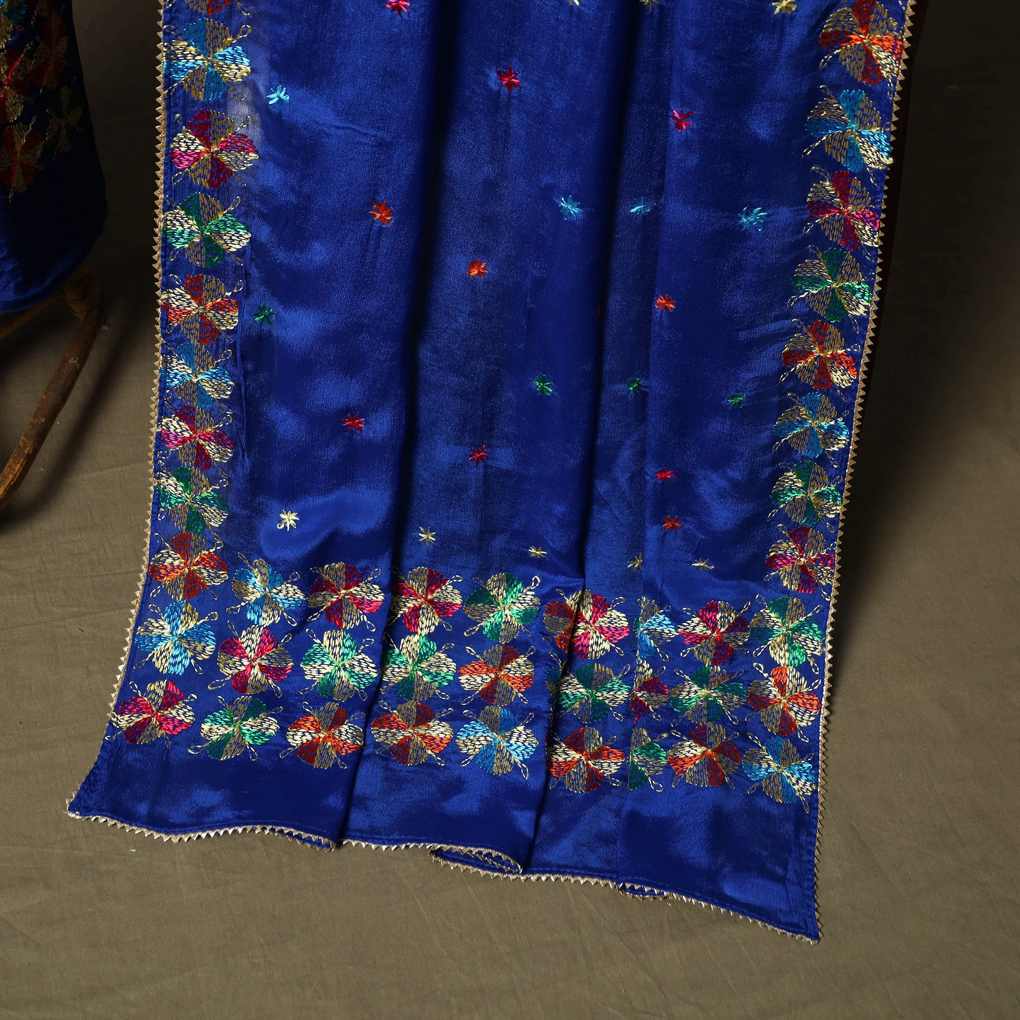 Phulkari Hand Embroidered Crepe Silk 3pc Unstitched Dress Material Suit Set 07 - Image 4
