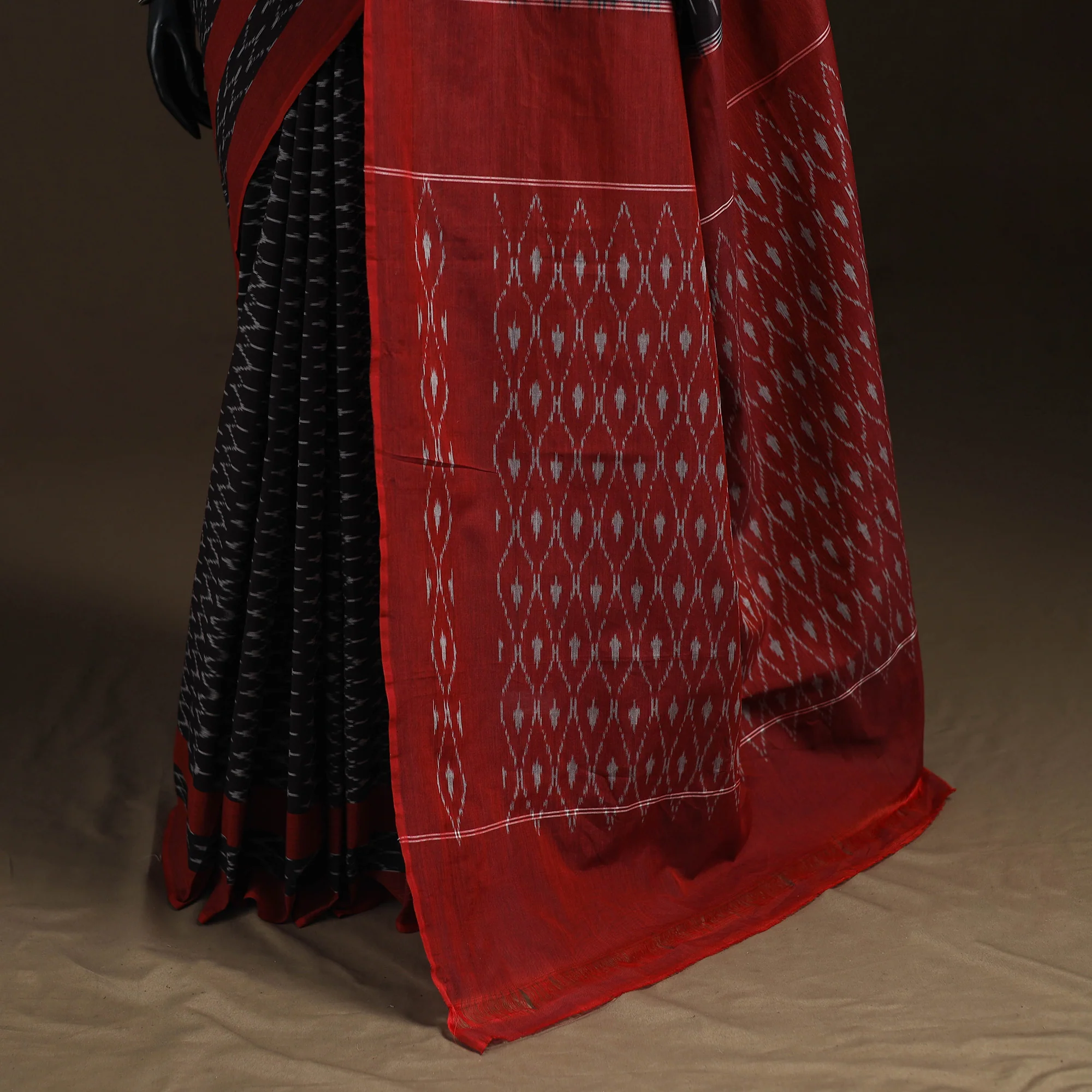 Black - Pochampally Ikat Weave Mercerised Cotton Saree 15 - Image 4