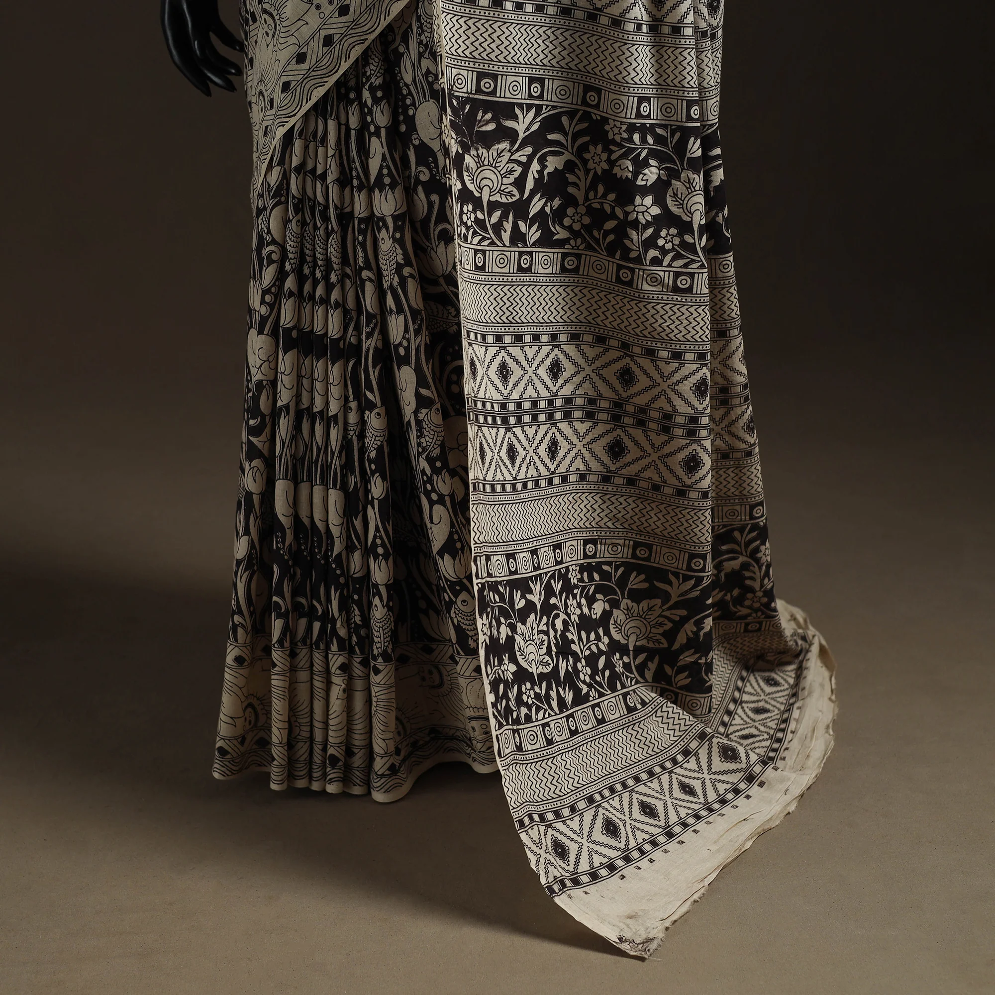 Printed Cotton Kalamkari Saree 25 - Image 4