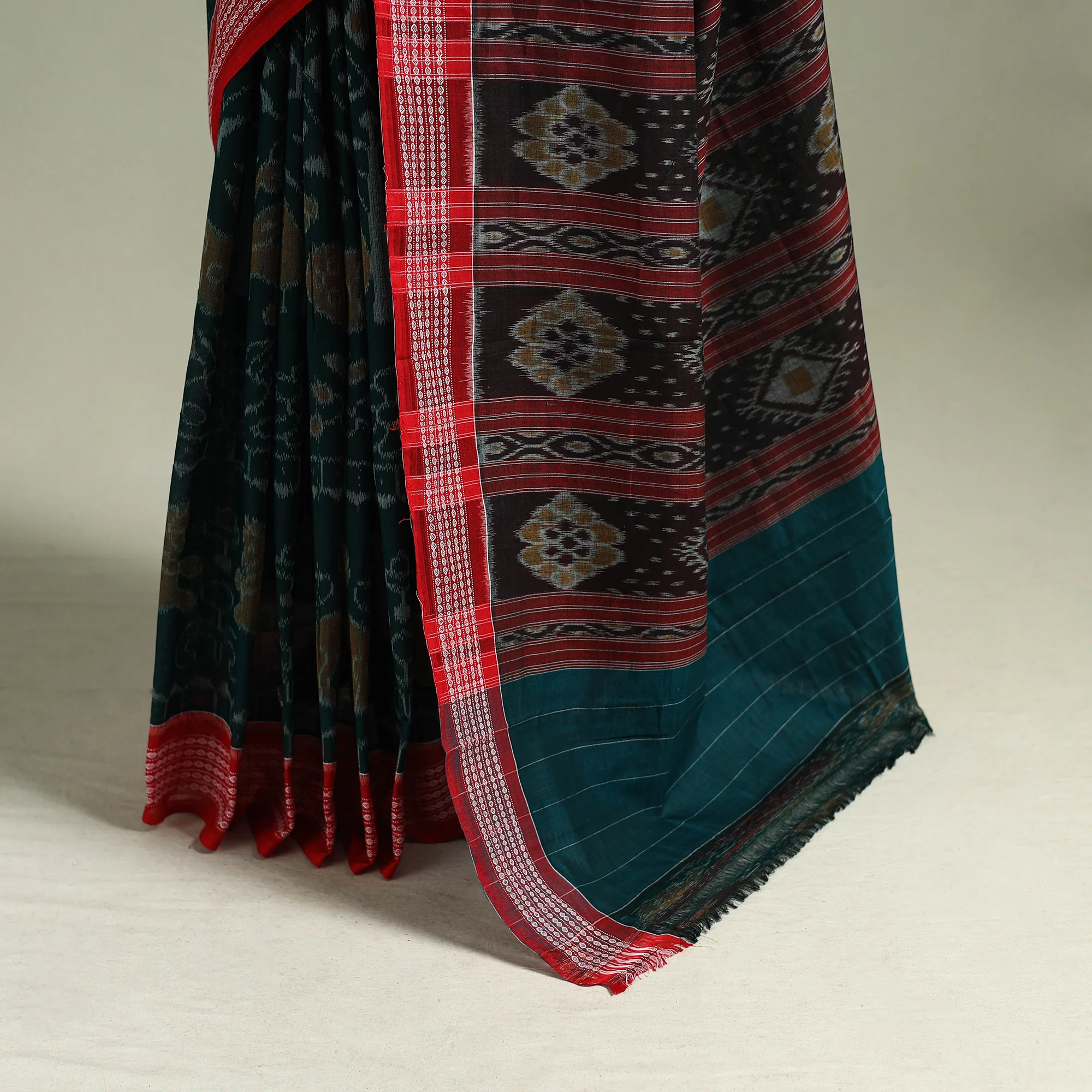 Green Pure Handwoven Sambalpuri Ikat Cotton Saree 02 - Image 4