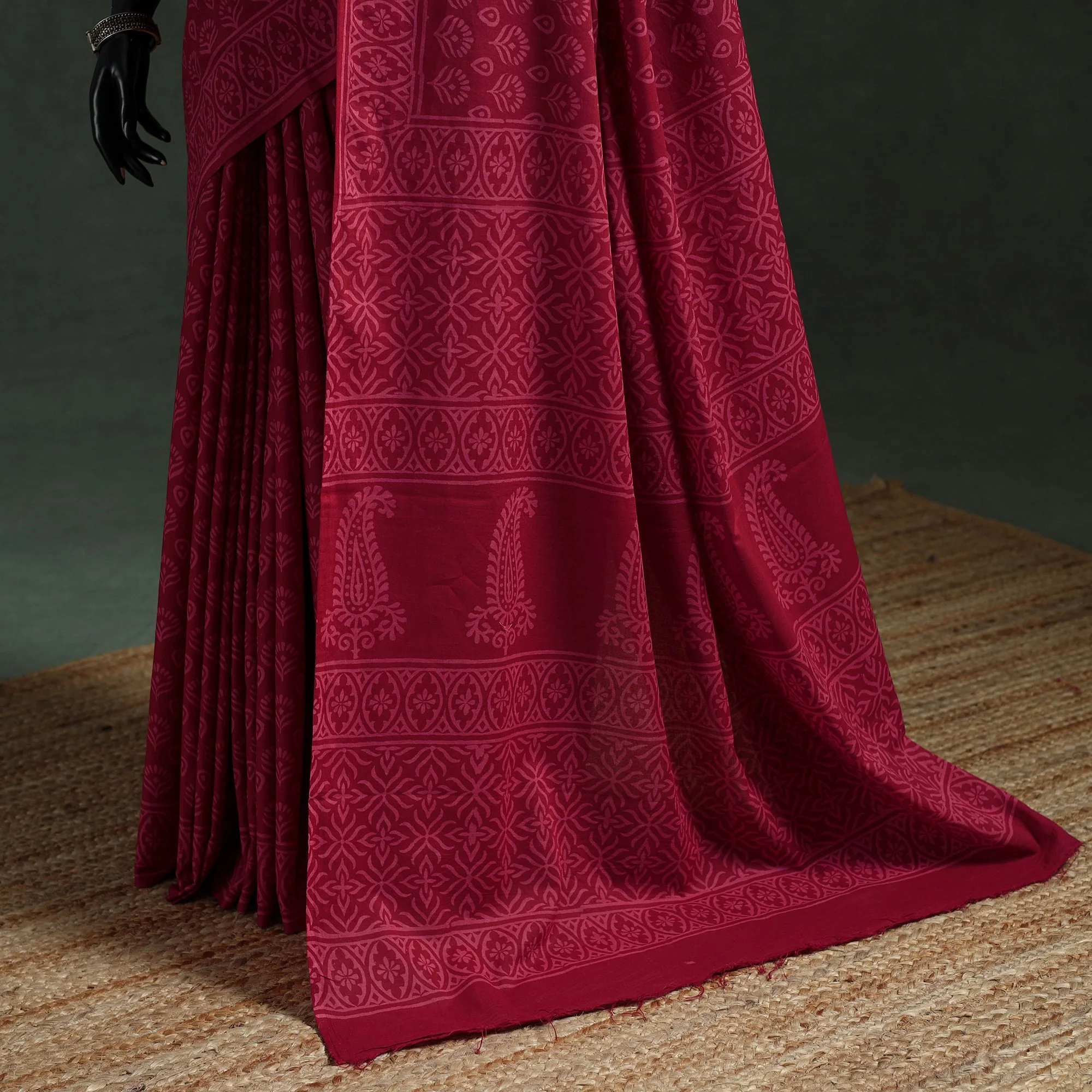 Red - Pure Mul Cotton Hand Block Batik Print Saree 21 - Image 4