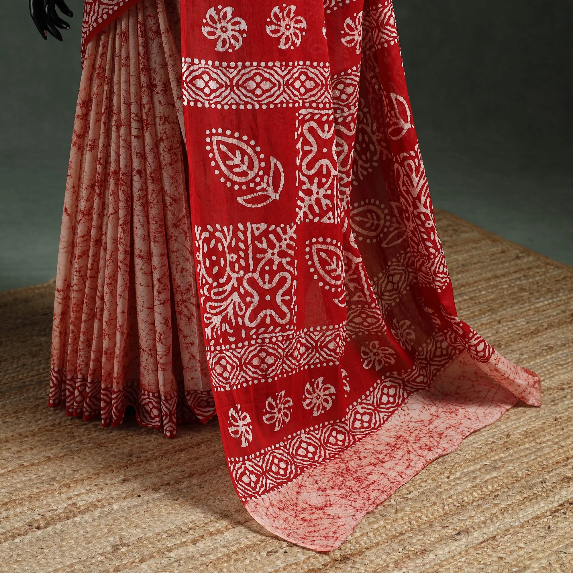 Red - Pure Mul Cotton Hand Block Batik Print Saree 84 - Image 4