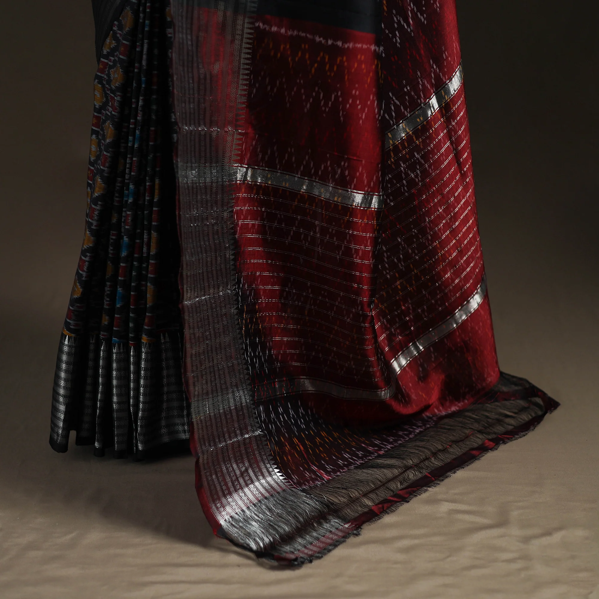 Black - Traditional Pochampally Ikat Handwoven Pure Silk Pattu Saree with Rudraksha Border 10 - Image 4