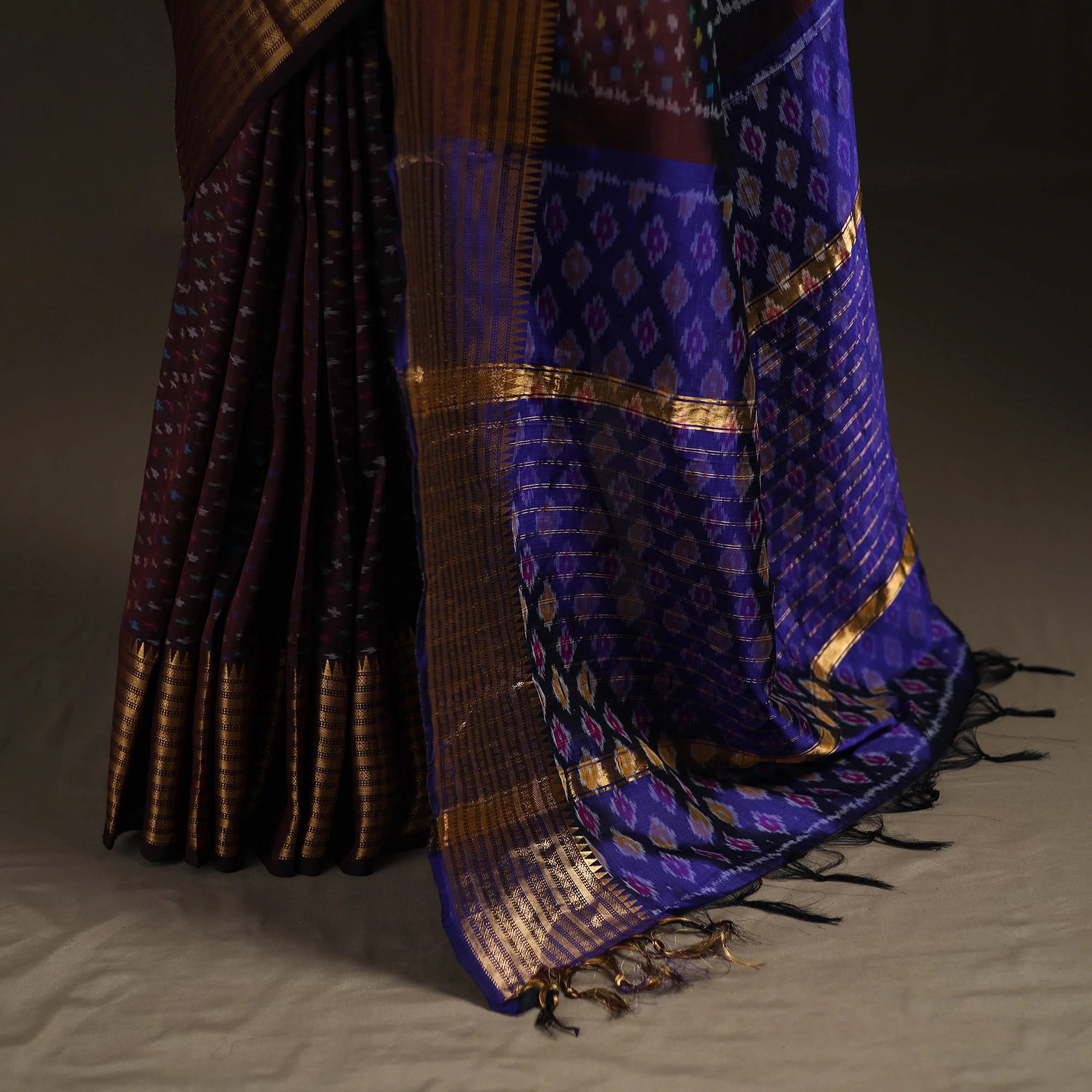 Purple - Traditional Pochampally Ikat Handwoven Pure Silk Pattu Saree with Rudraksha Border 20 - Image 4